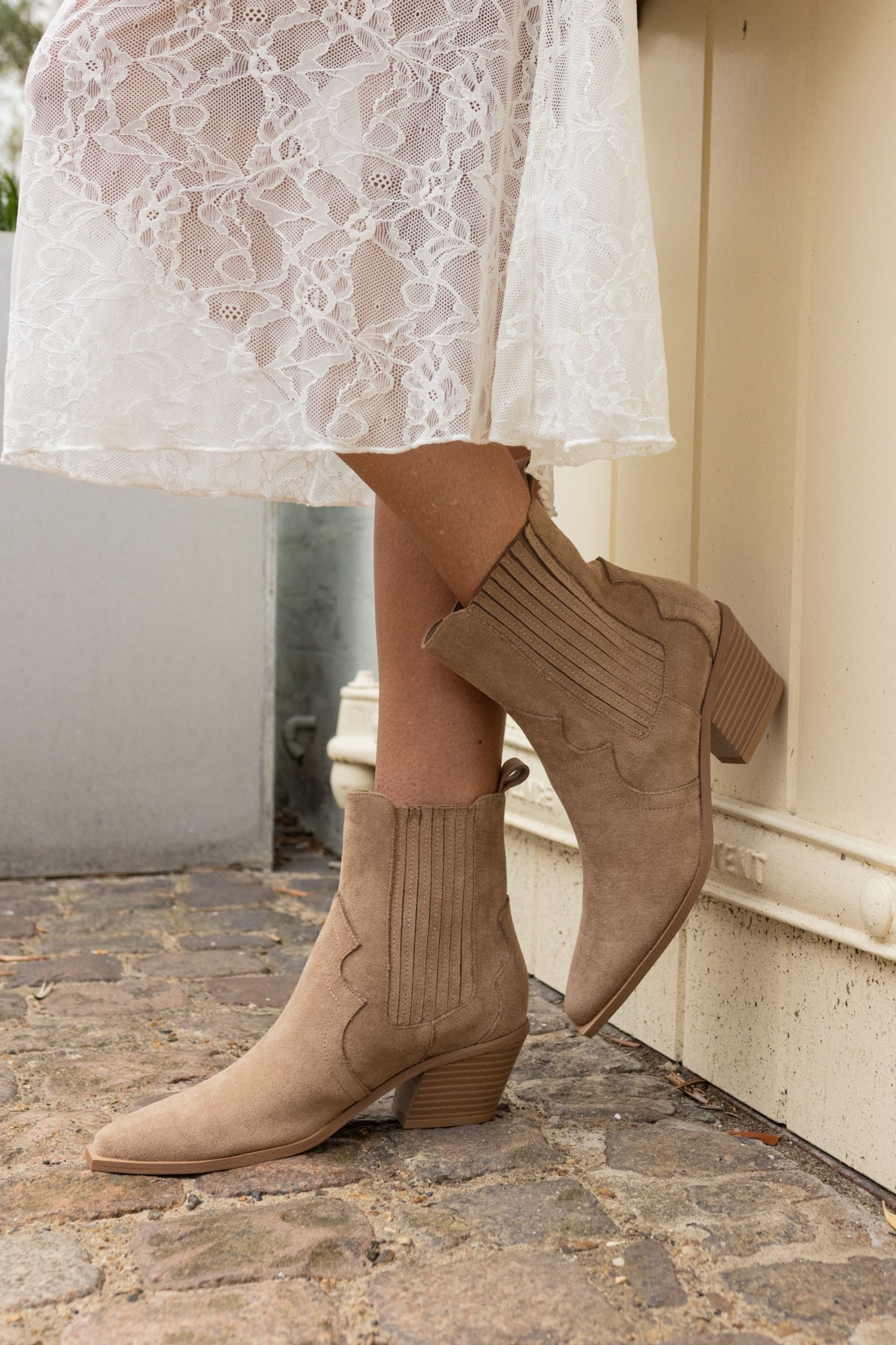 Womens Novo Natural Hoggle Western Ankle Boots