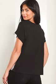 Lipsy Black Embellished Floral Print T-Shirt - Image 4 of 4