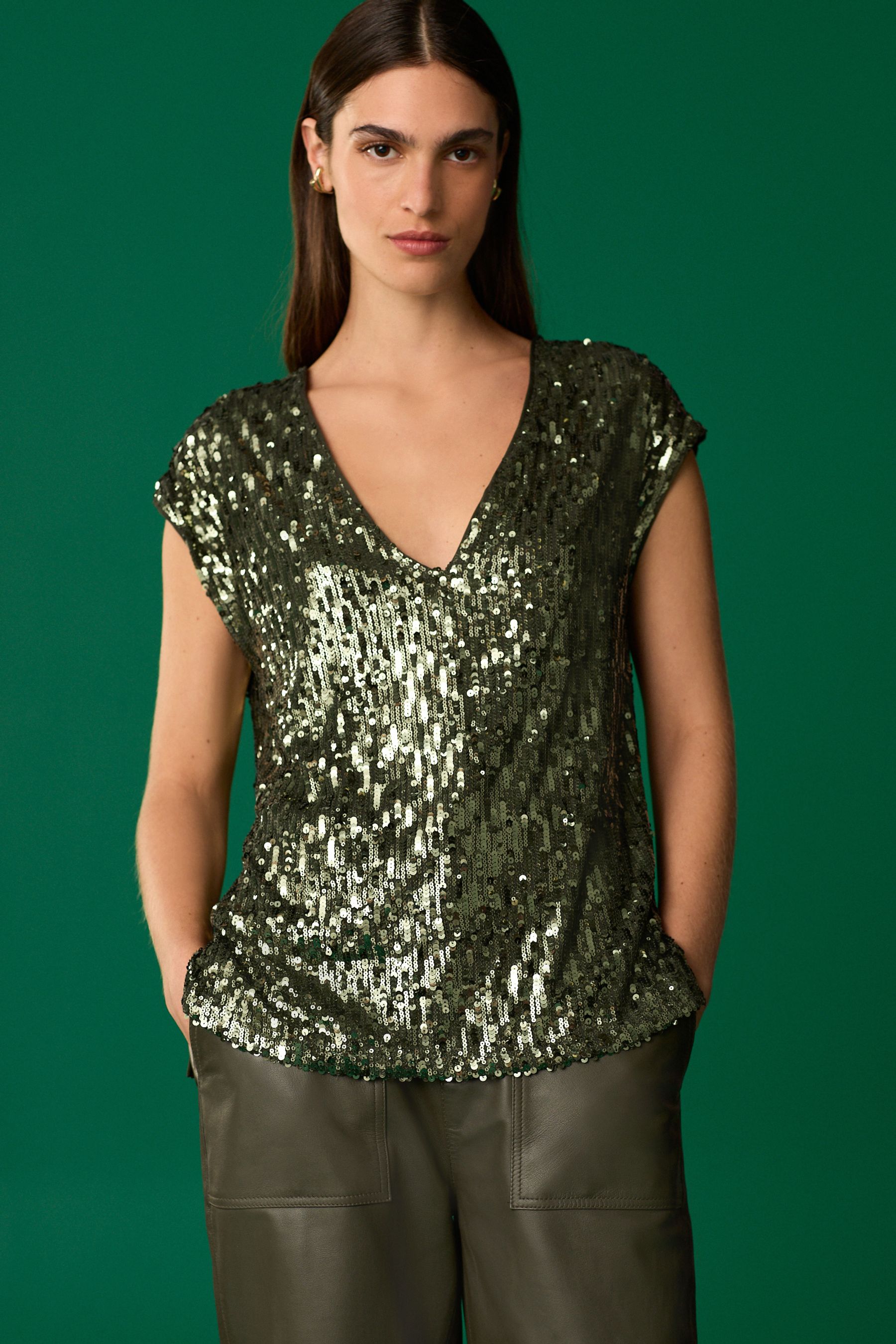 V neck sleeveless top top