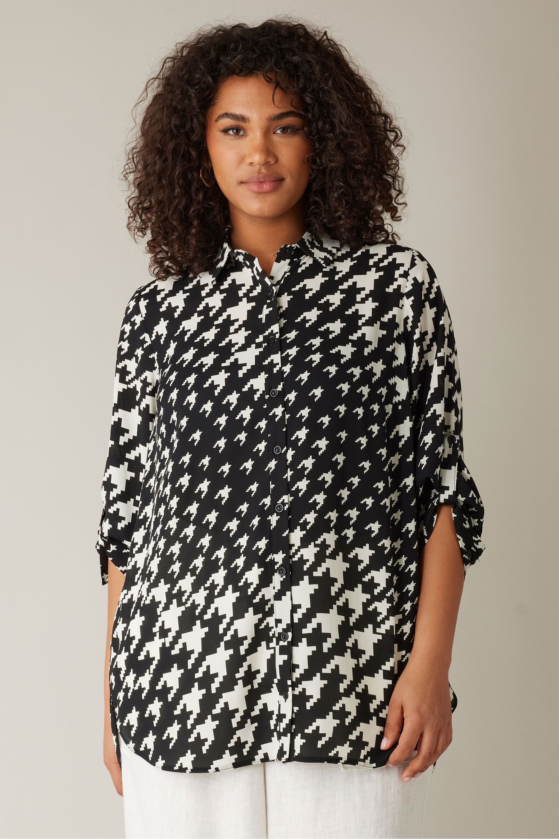 Buy Camisa con mangas remangadas para tallas grandes de Evans from Next Spain