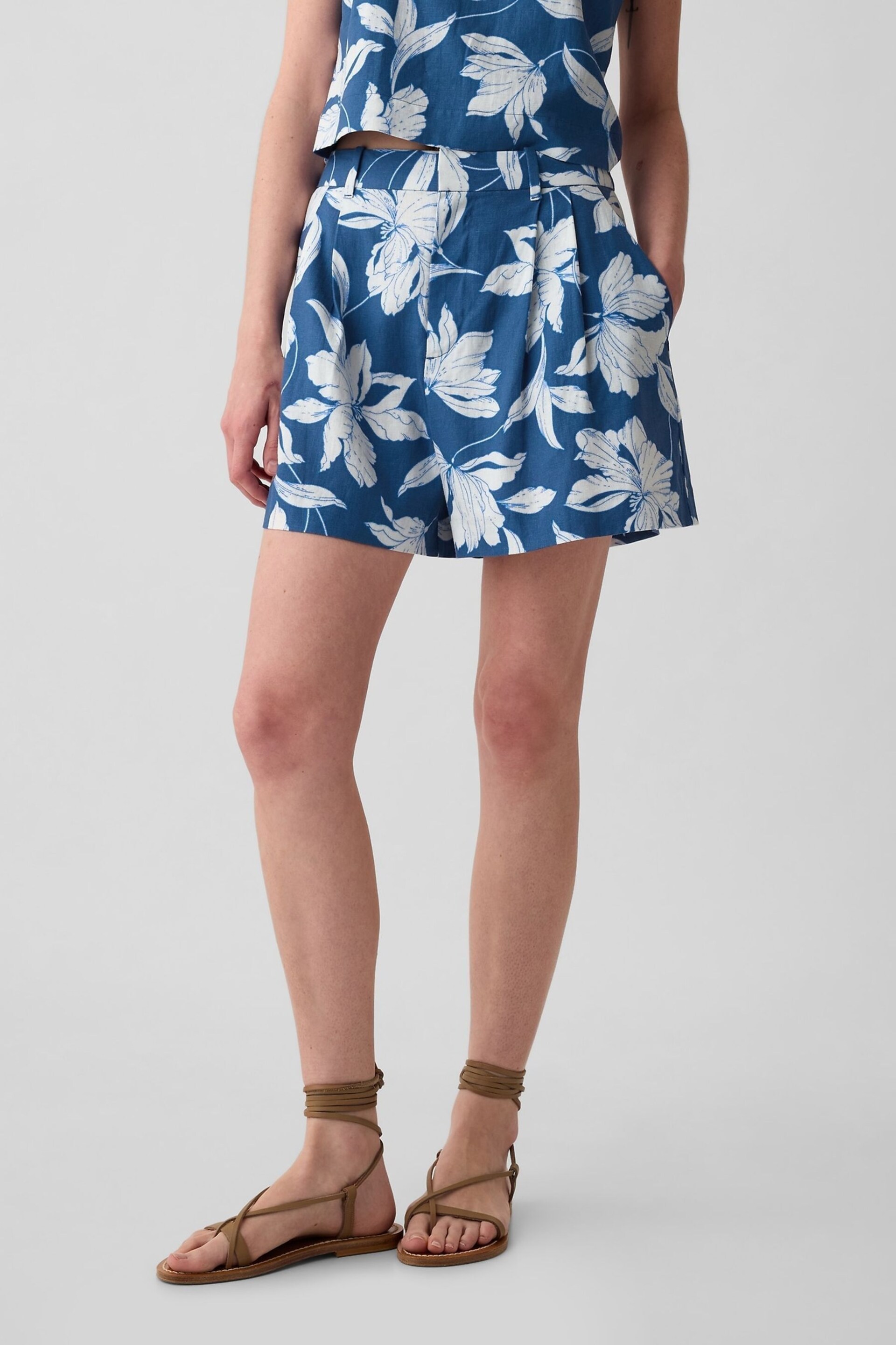 Gap Blue Floral 4" Linen Cotton Everyday Shorts - Image 1 of 5