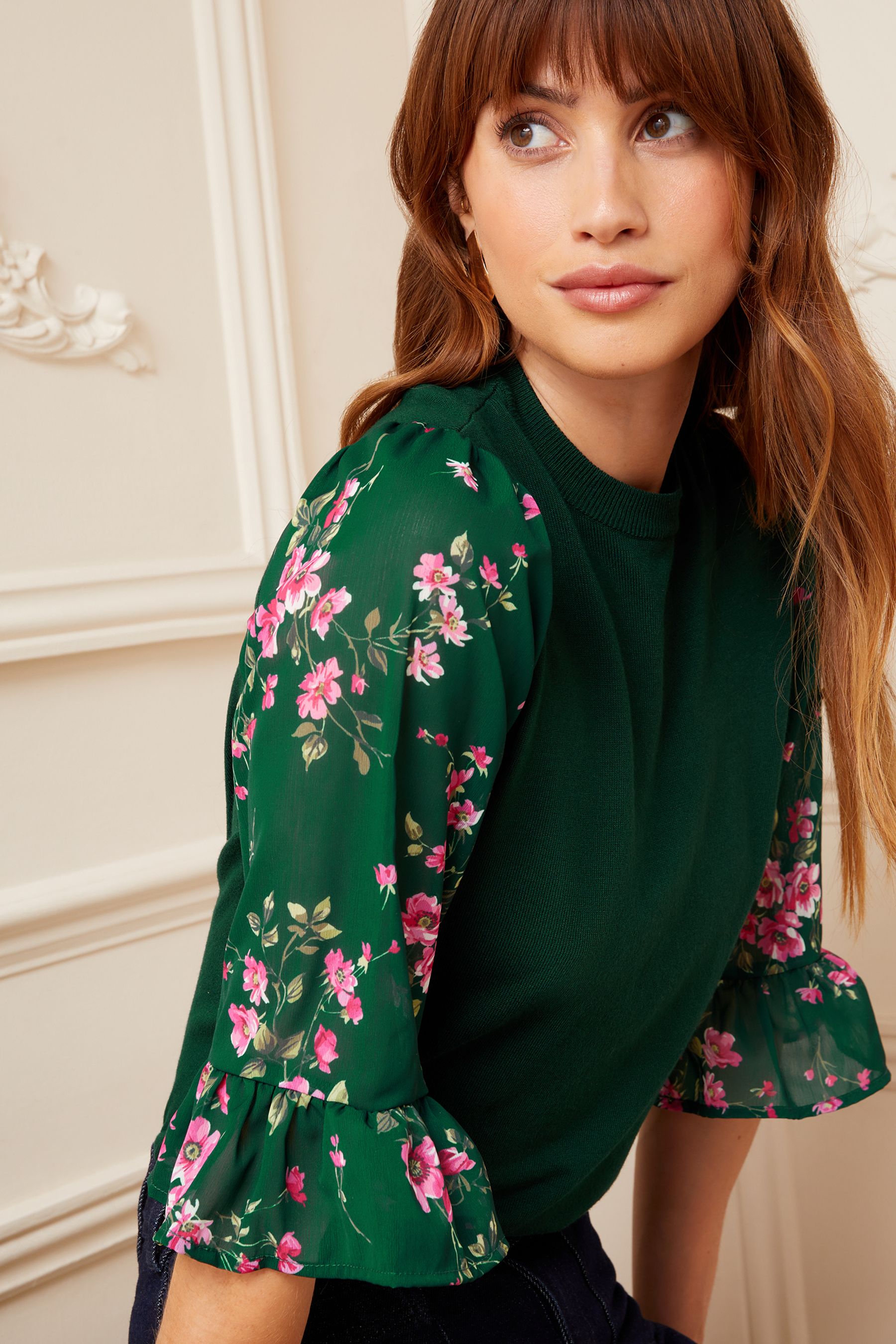 Jumper with roses on sleeves store