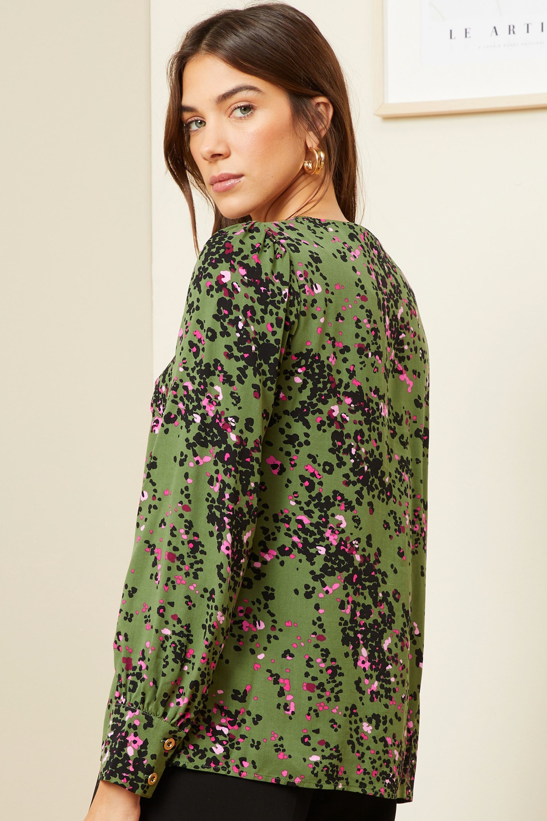 Love & Roses Khaki Green Animal Petite Long Sleeve Blouse With Central Pintuck Details - Image 3 of 4