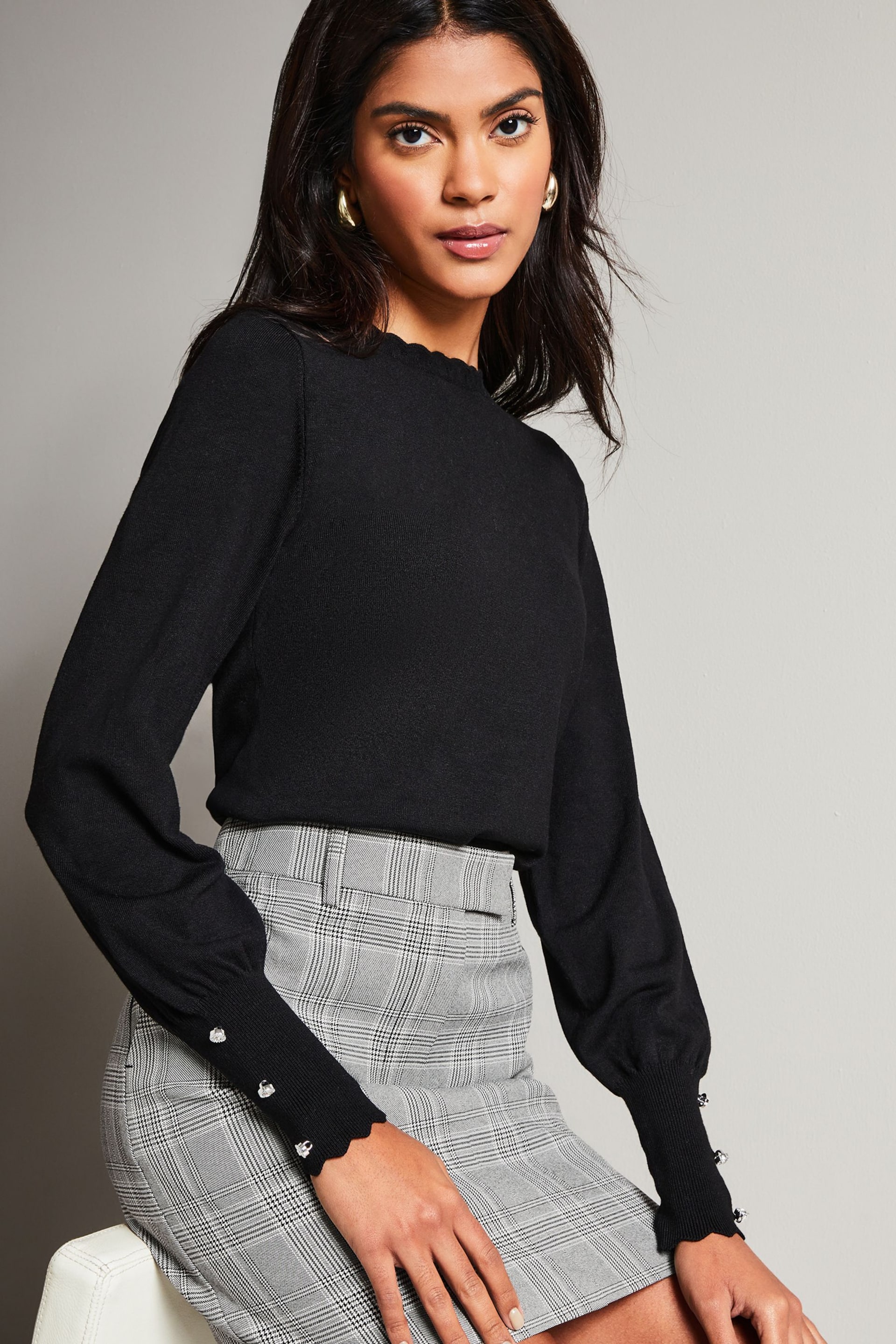 Lipsy Black Long Sleeve Scallop Detail Knitted Jumper - Image 4 of 4