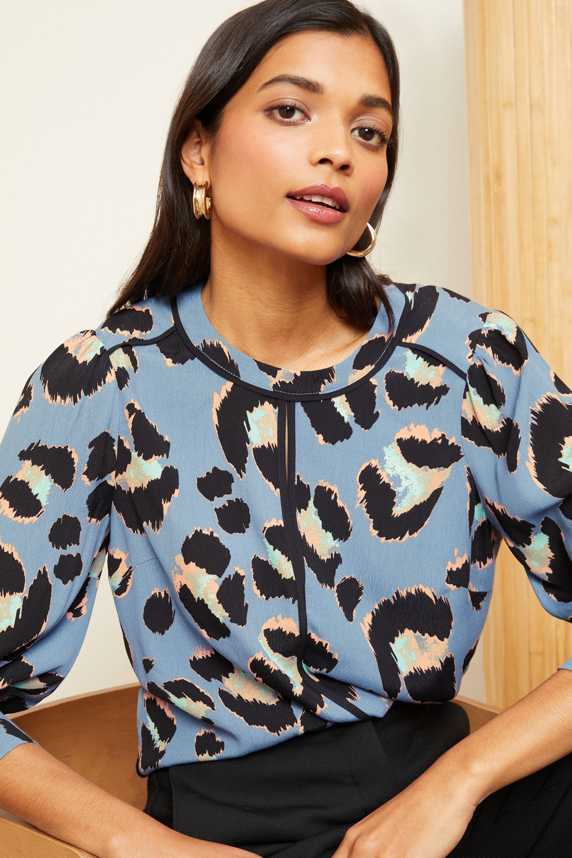 Love & Roses Blue Animal Printed Tipped 3/4 Sleeve Keyhole Blouse - Image 2 of 4