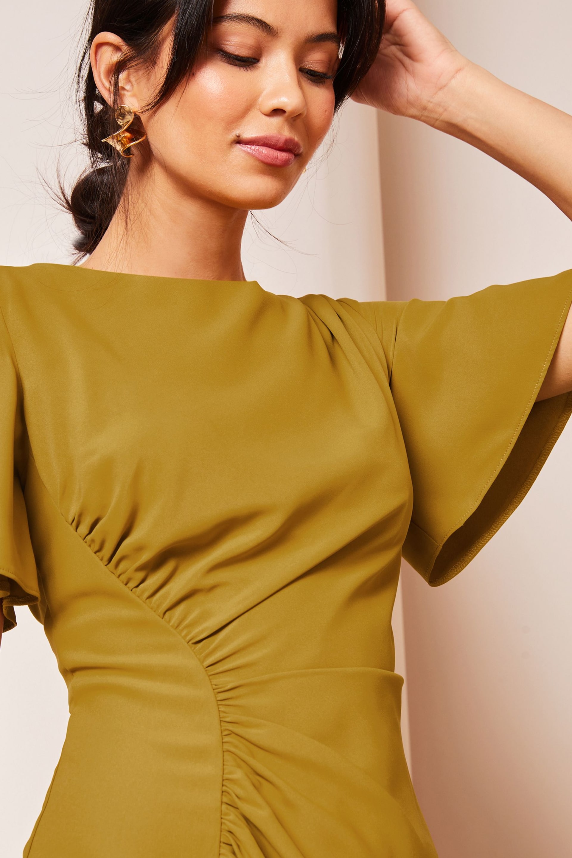 Lipsy Green Petite Ruched Asymmetricalmetrical Flutter Sleeve Midi Dress - Image 4 of 4