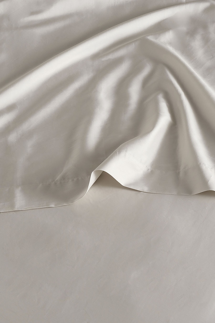 Bedfolk Natural 100% Cotton Luxe Fitted Sheet - Image 2 of 4