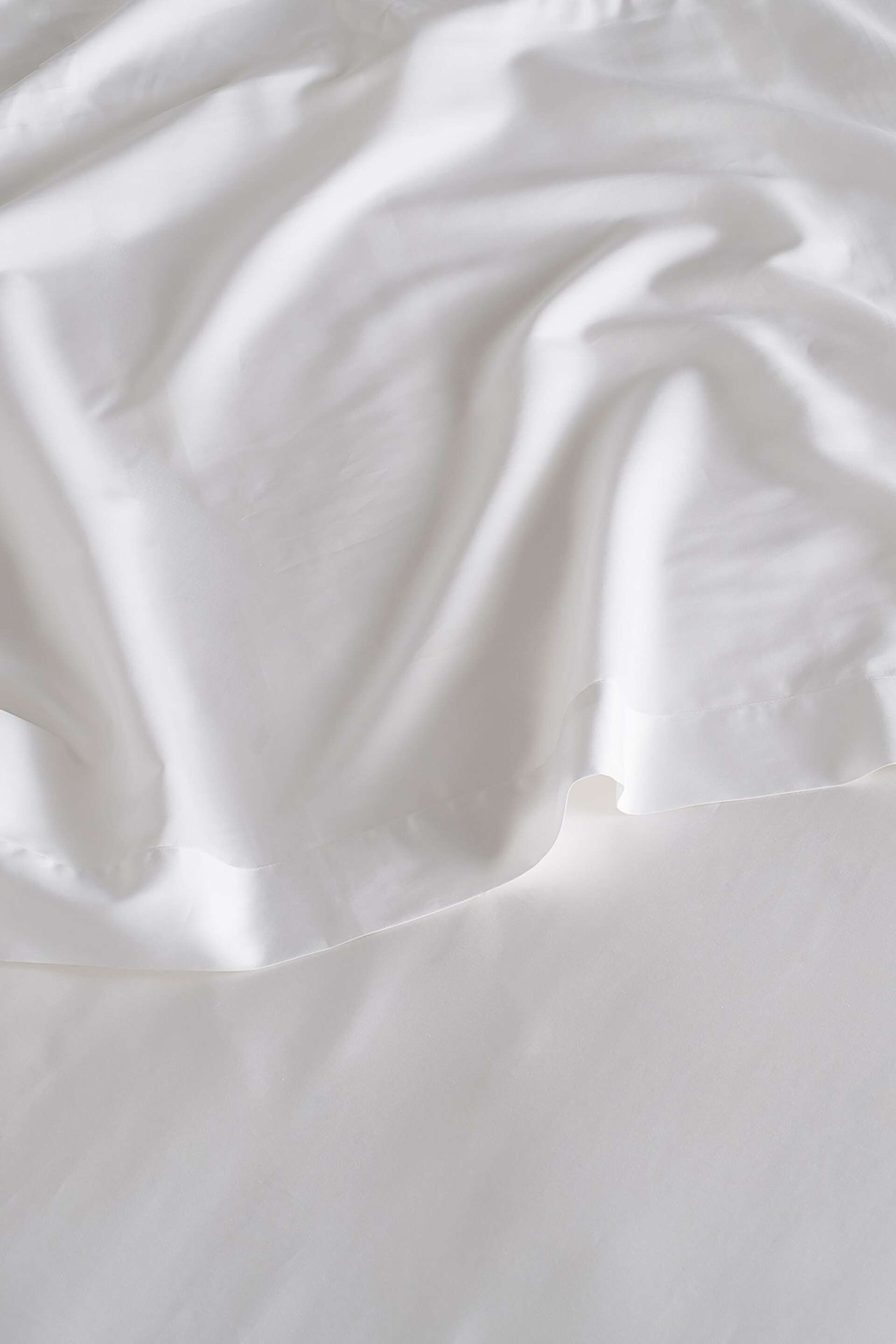 Bedfolk White Luxe Cotton Fitted Sheet - Image 3 of 4