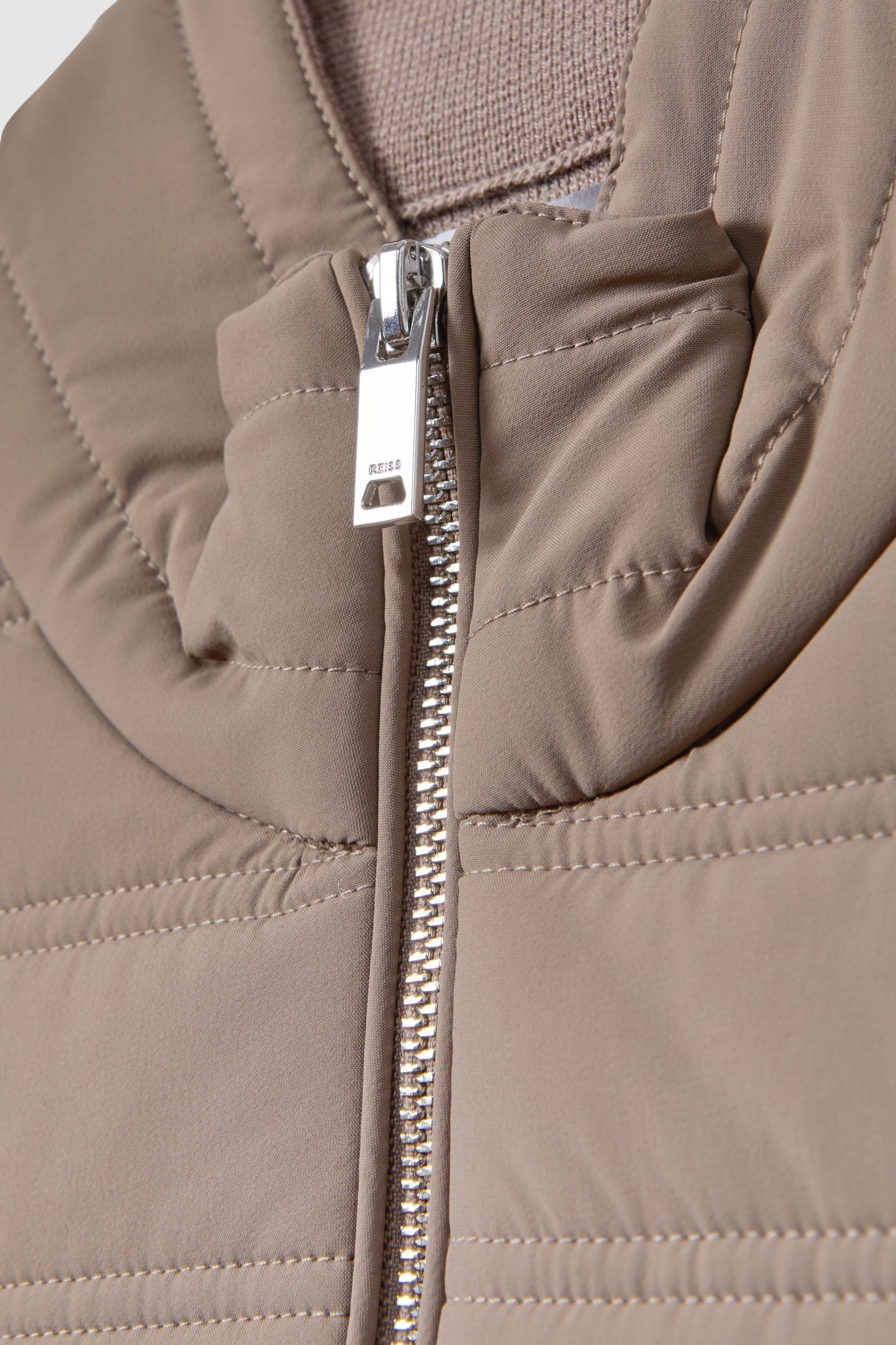 Reiss Mink Cranford Hybrid Quilt and Knit Zip-Through Gilet - Image 6 of 6