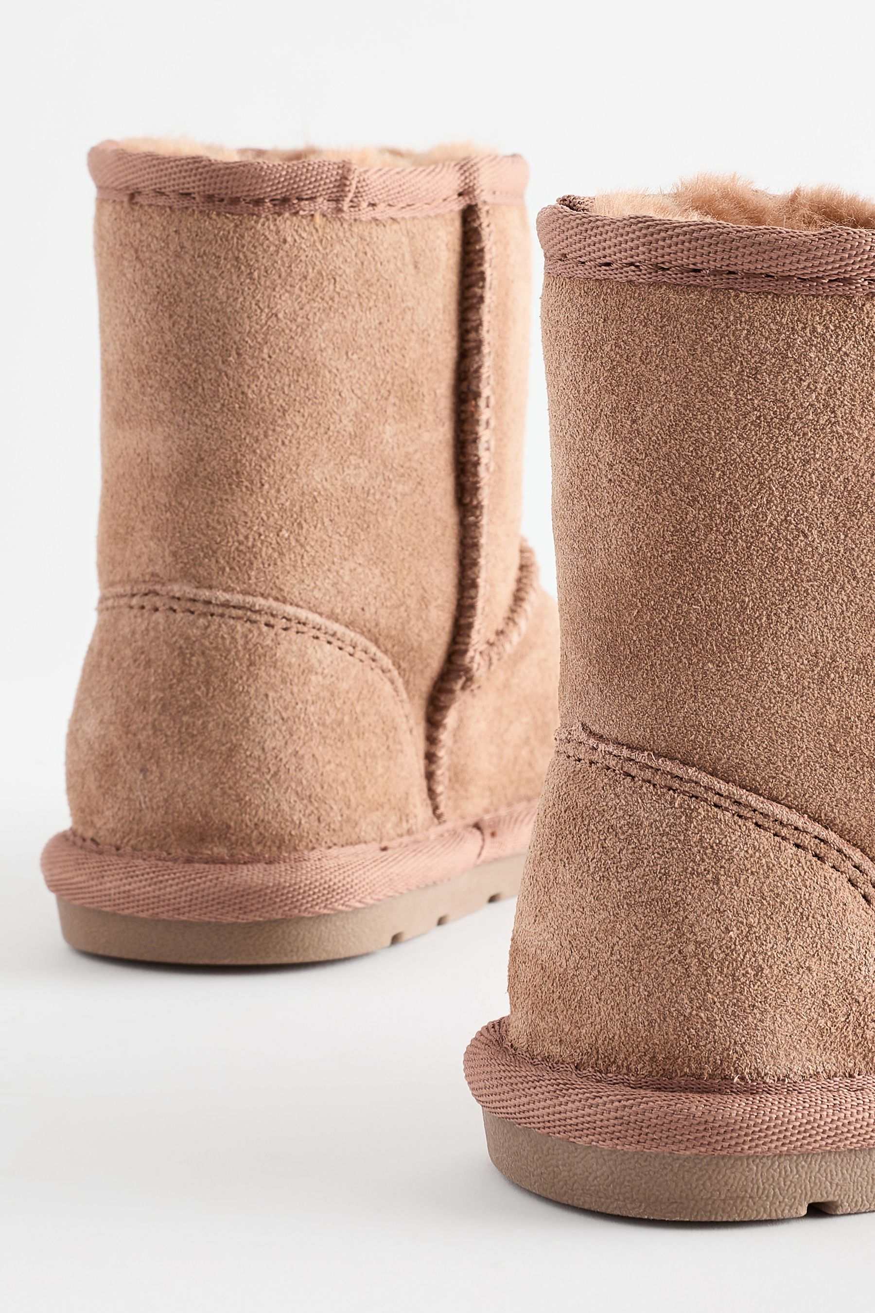 Suede pull on boots shop