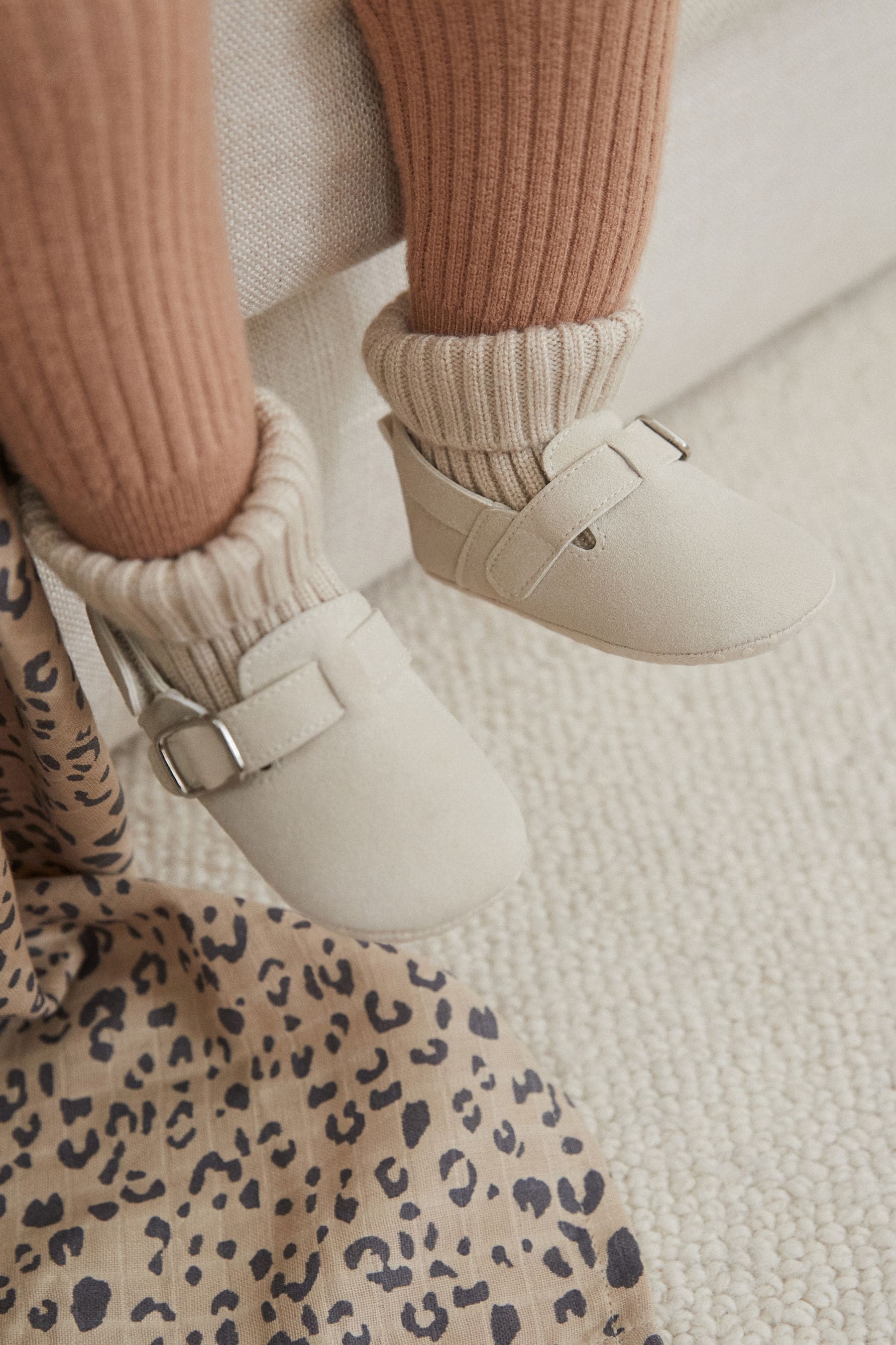 Baby girl clogs store