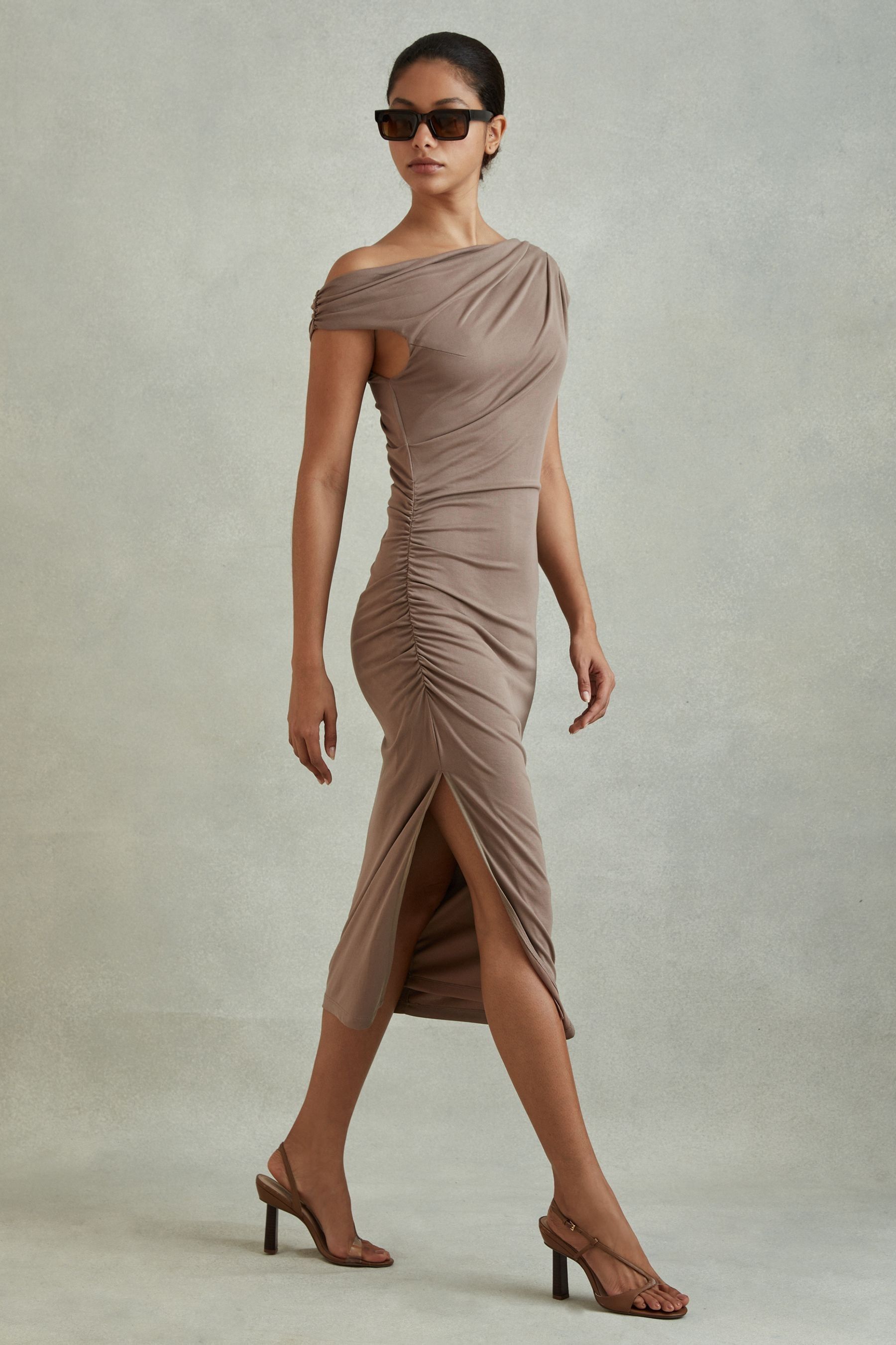 Bodycon ruched midi dress 2025