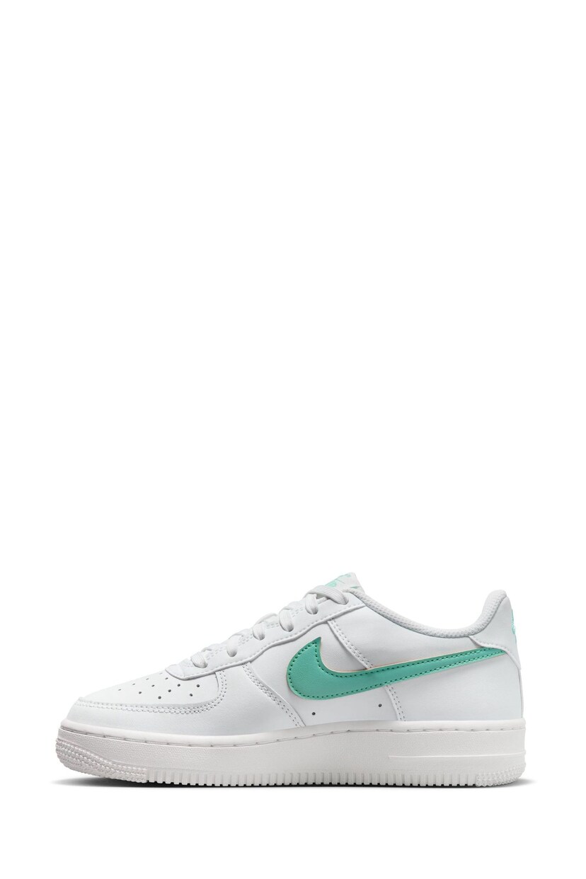 Nike White/Green Air Force 1 Youth Trainers - Image 7 of 13