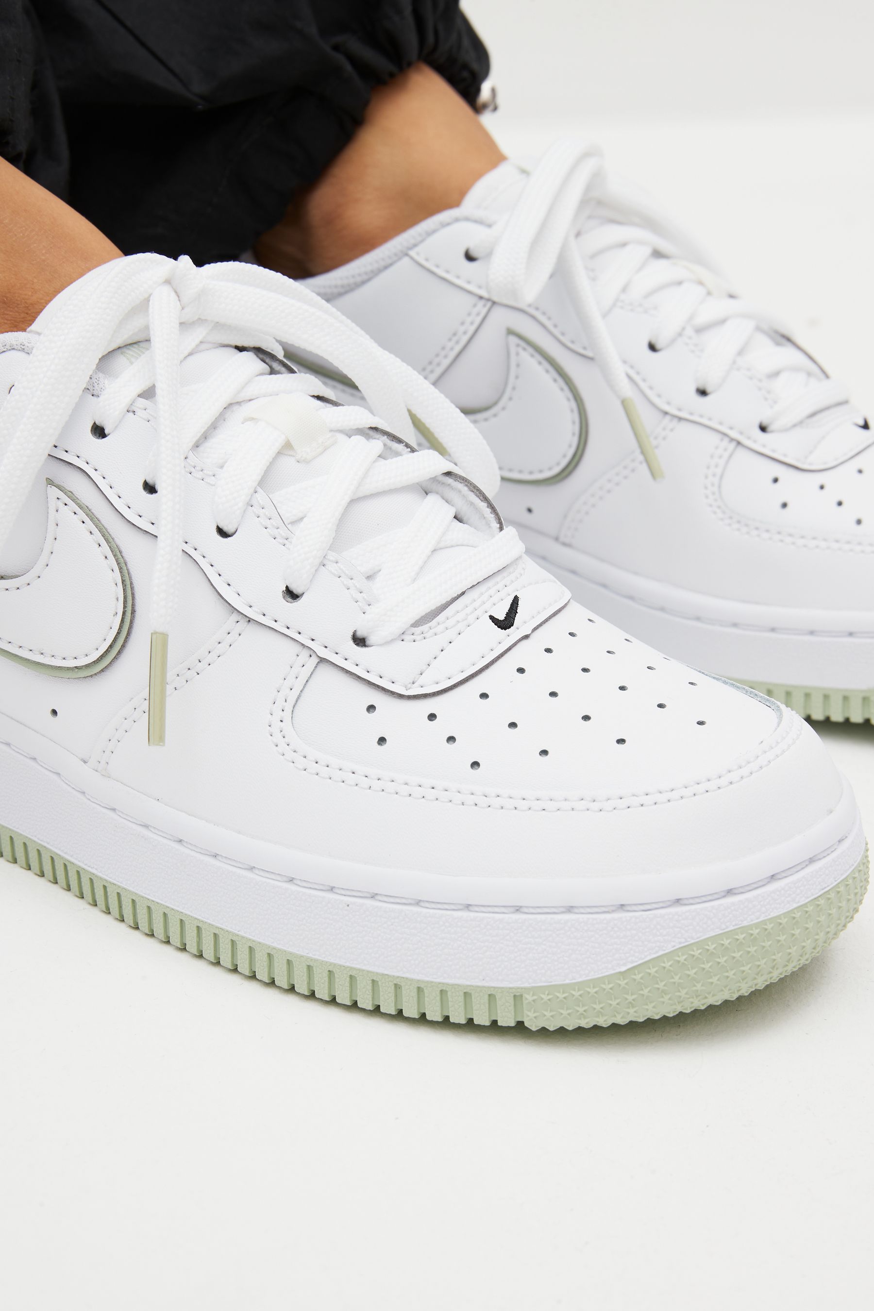Air force 1 '07 white and fluro green trainers cheap