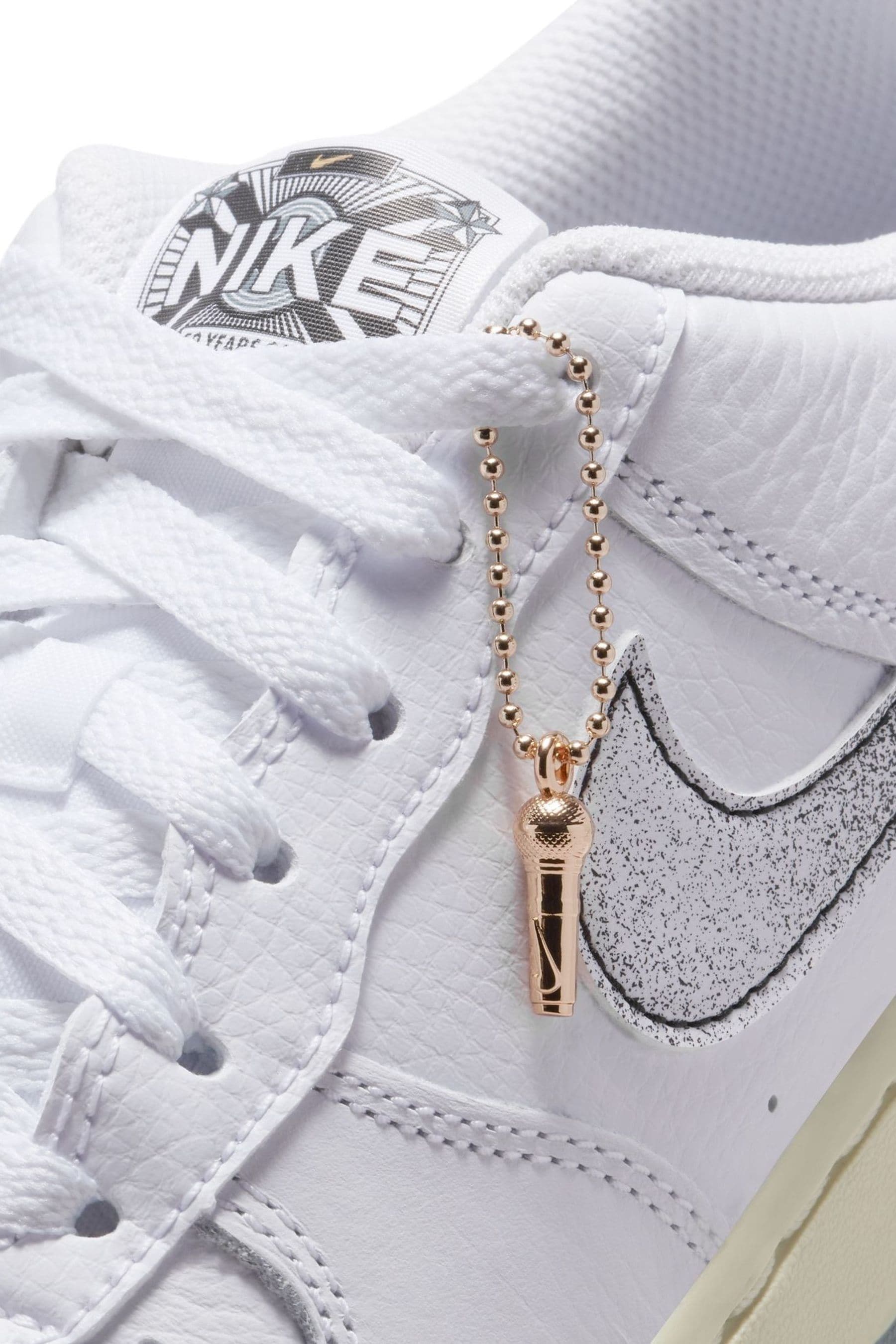 Nike white air force 1 trainers youth sale