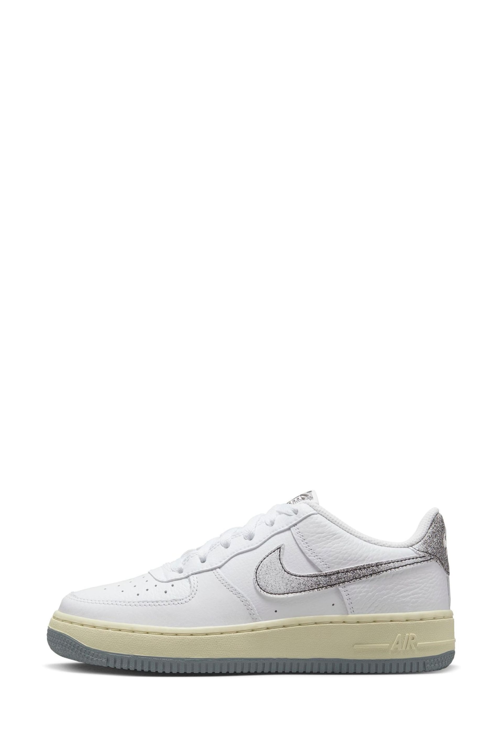 Nike White Air Force 1 LV8 3 Youth Trainers - Image 2 of 12
