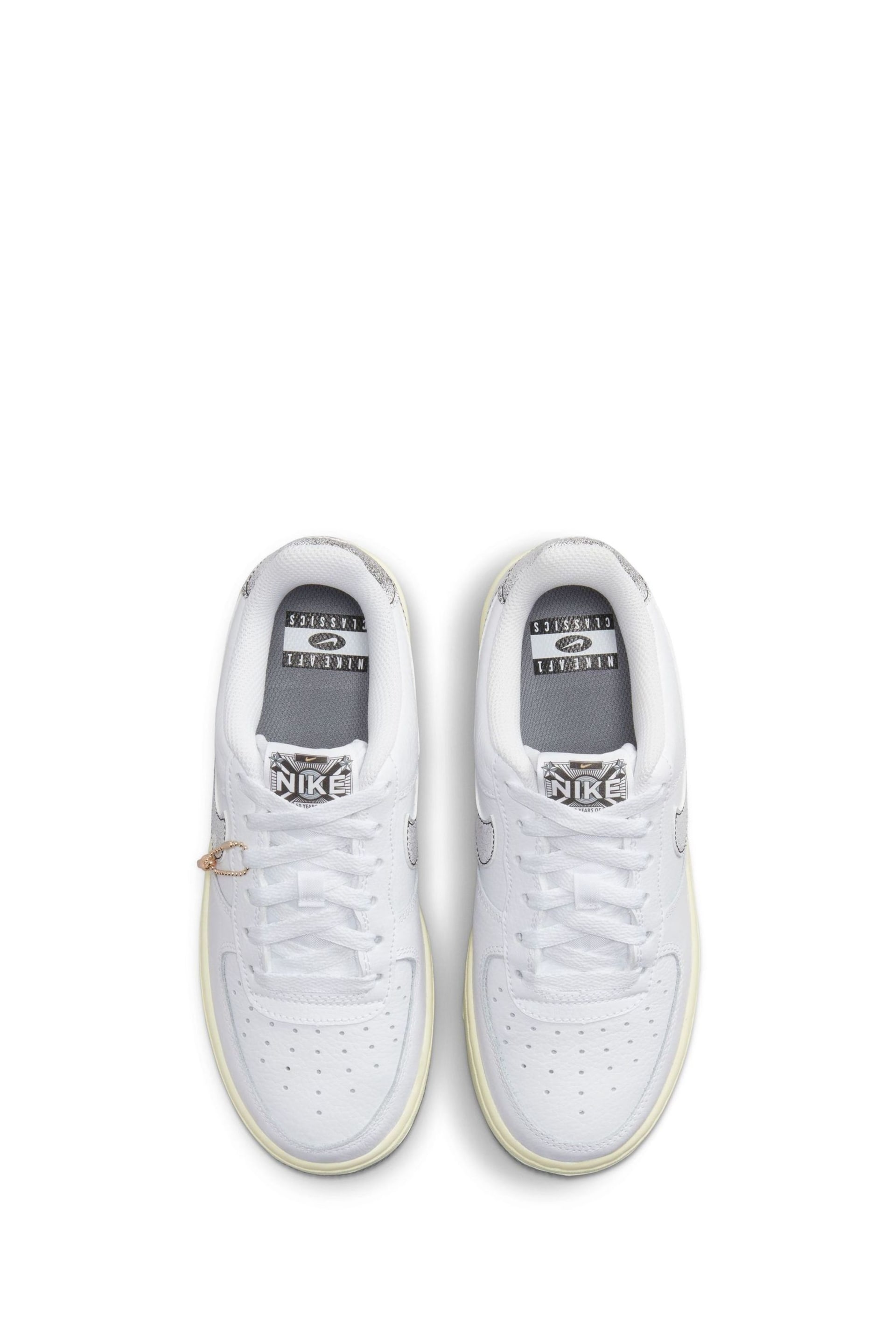 Nike White Air Force 1 LV8 3 Youth Trainers - Image 6 of 12