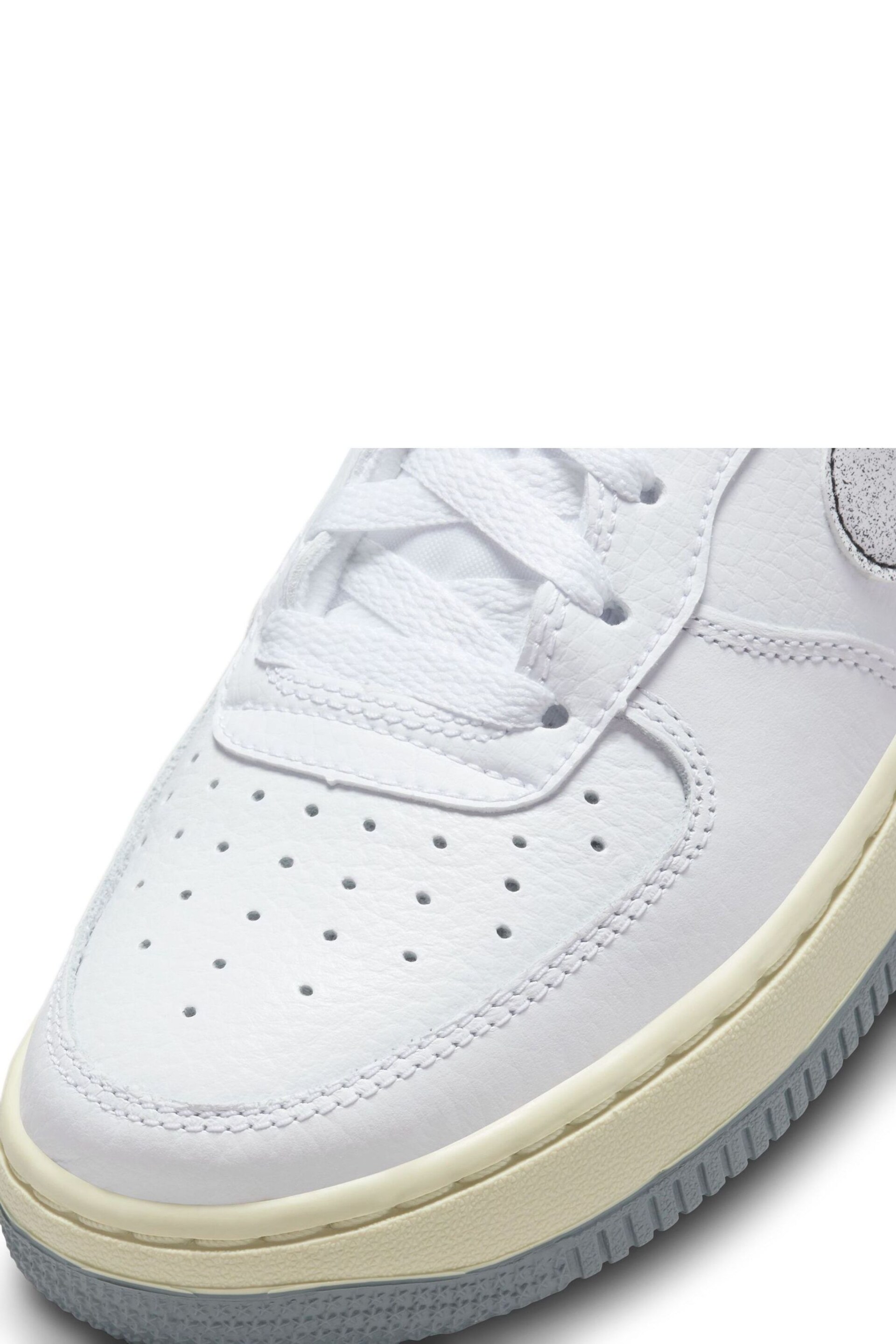 Nike White Air Force 1 LV8 3 Youth Trainers - Image 9 of 12