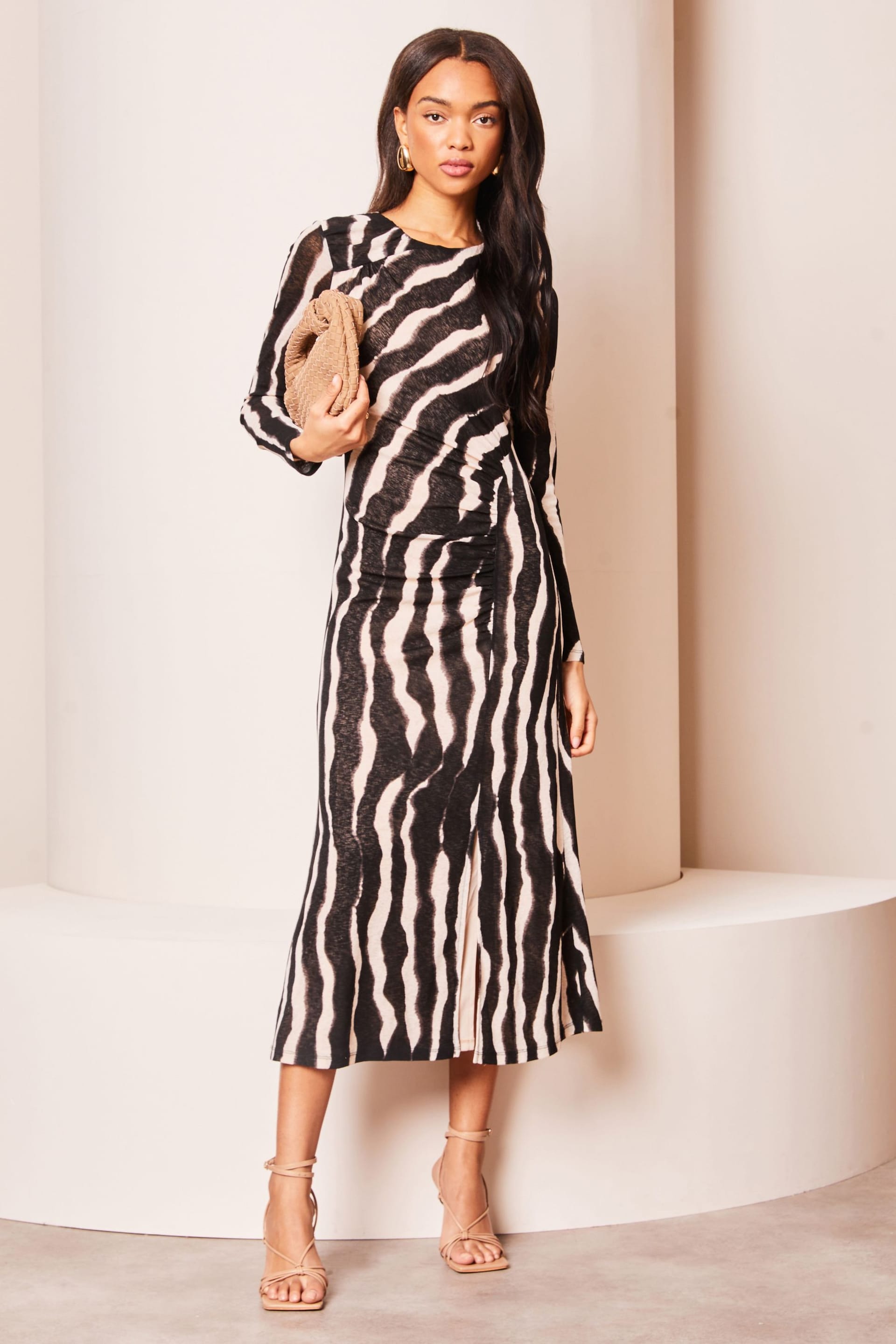 Lipsy Black/White Petite Printed Ruched Midaxi Dress - Image 3 of 4