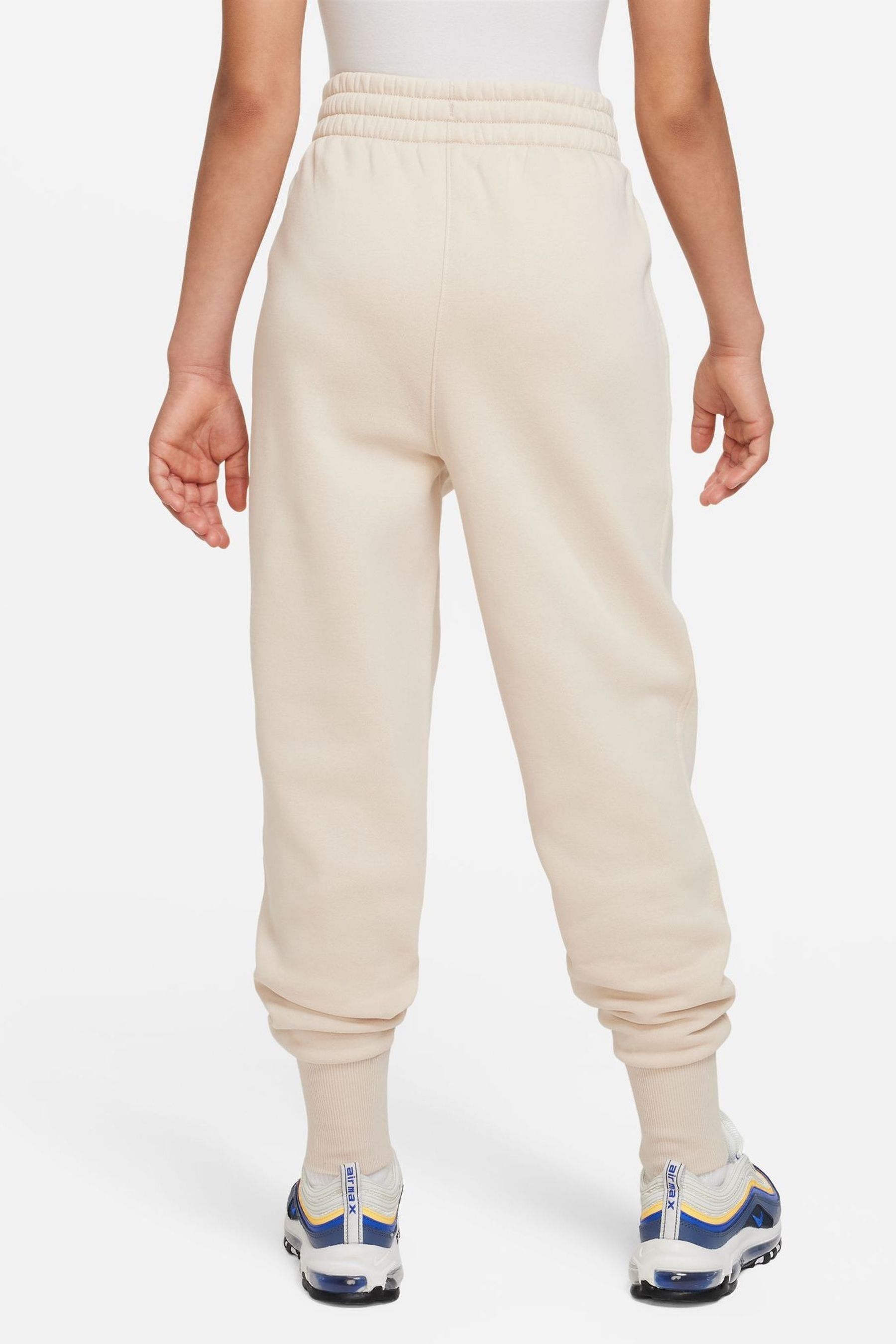 Nike fitted sweatpants deals