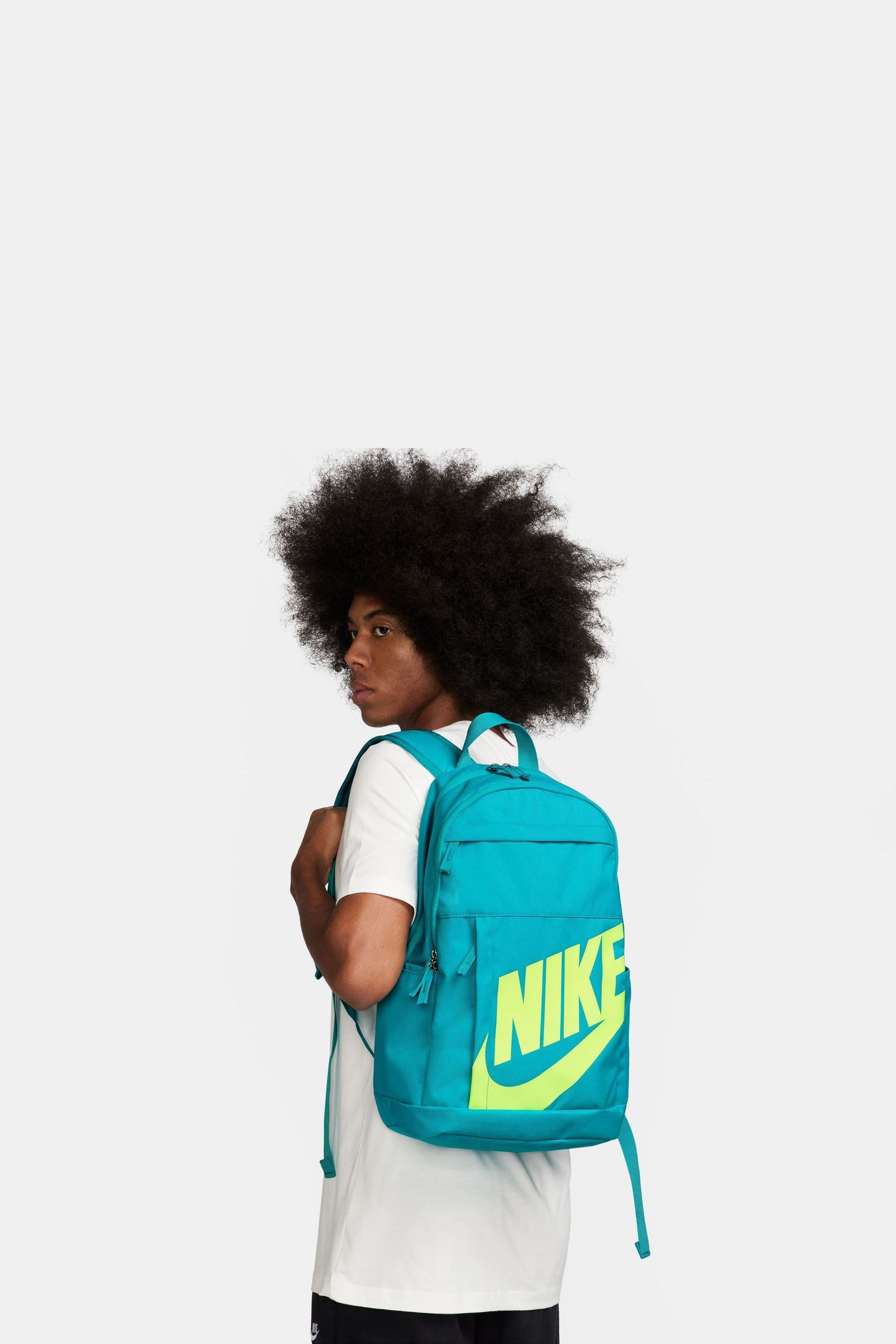 Nike elemental 21l top