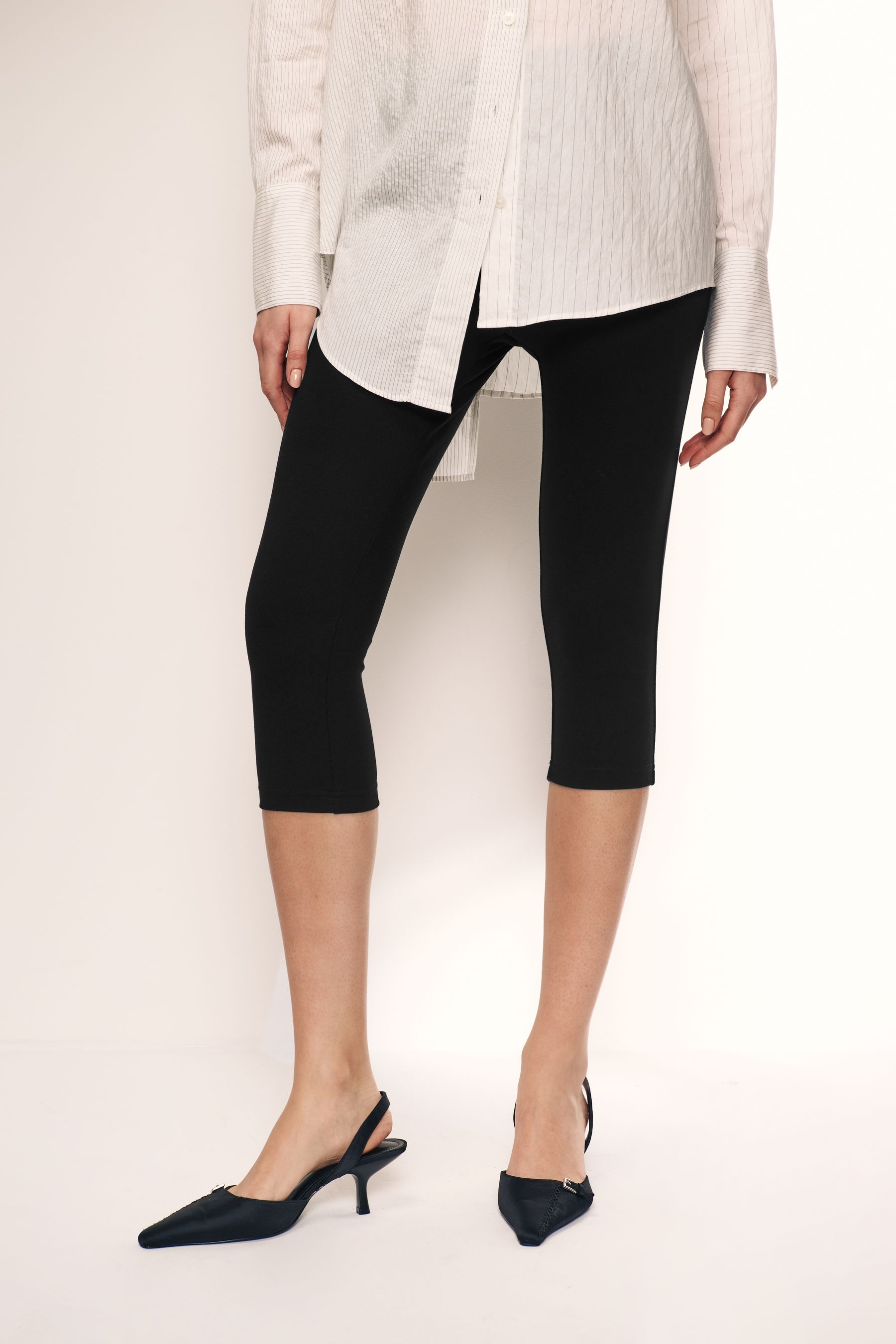 Cropped capri leggings shop