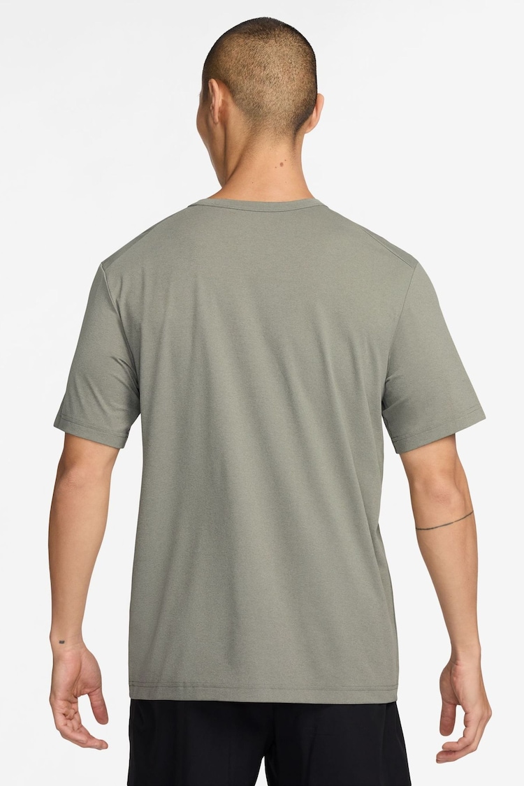 Nike Light Grey Dri-FIT Hyverse Training T-Shirt - Image 2 of 3