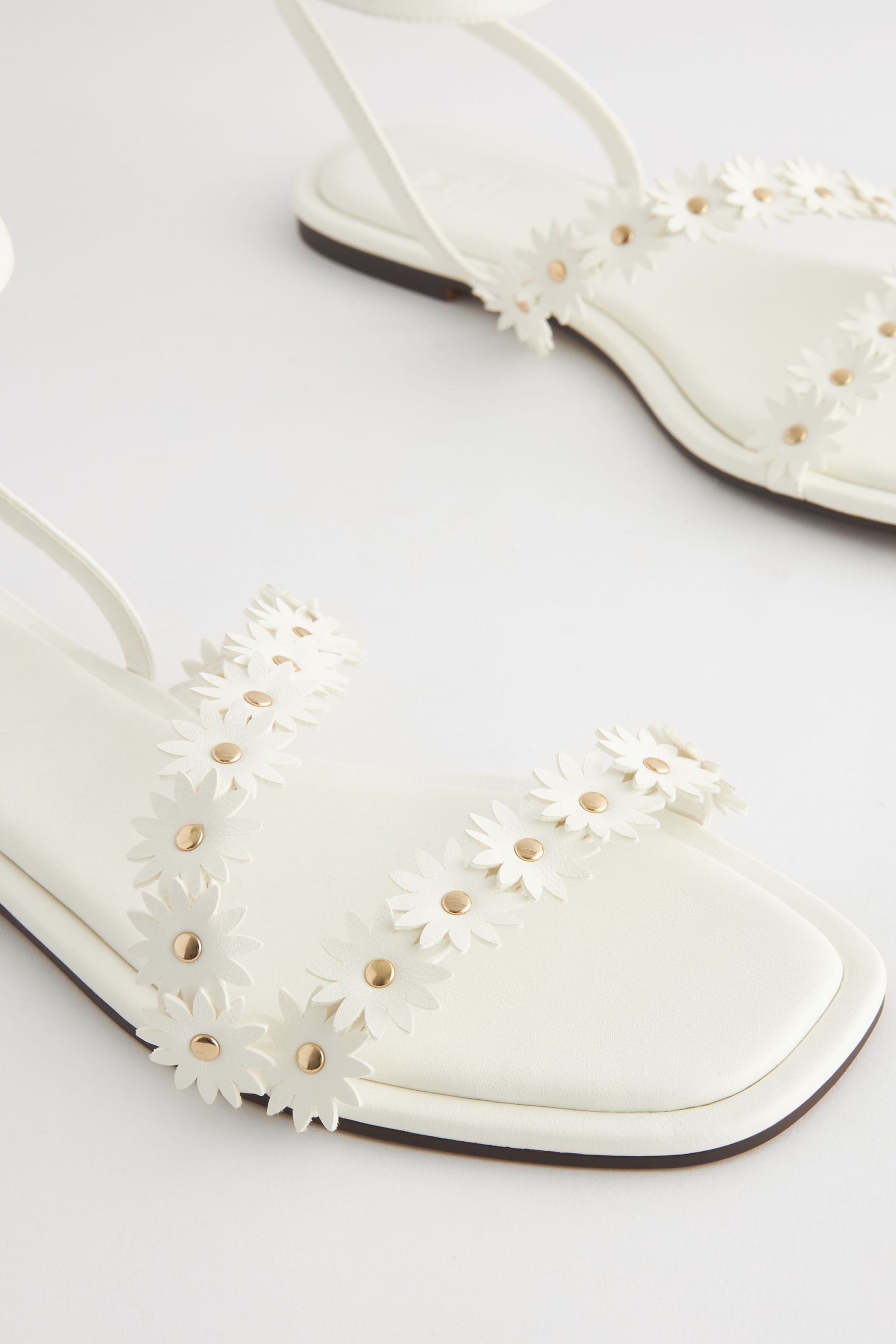 White Daisy Flower Detail Slingback Sandals - Image 2 of 5