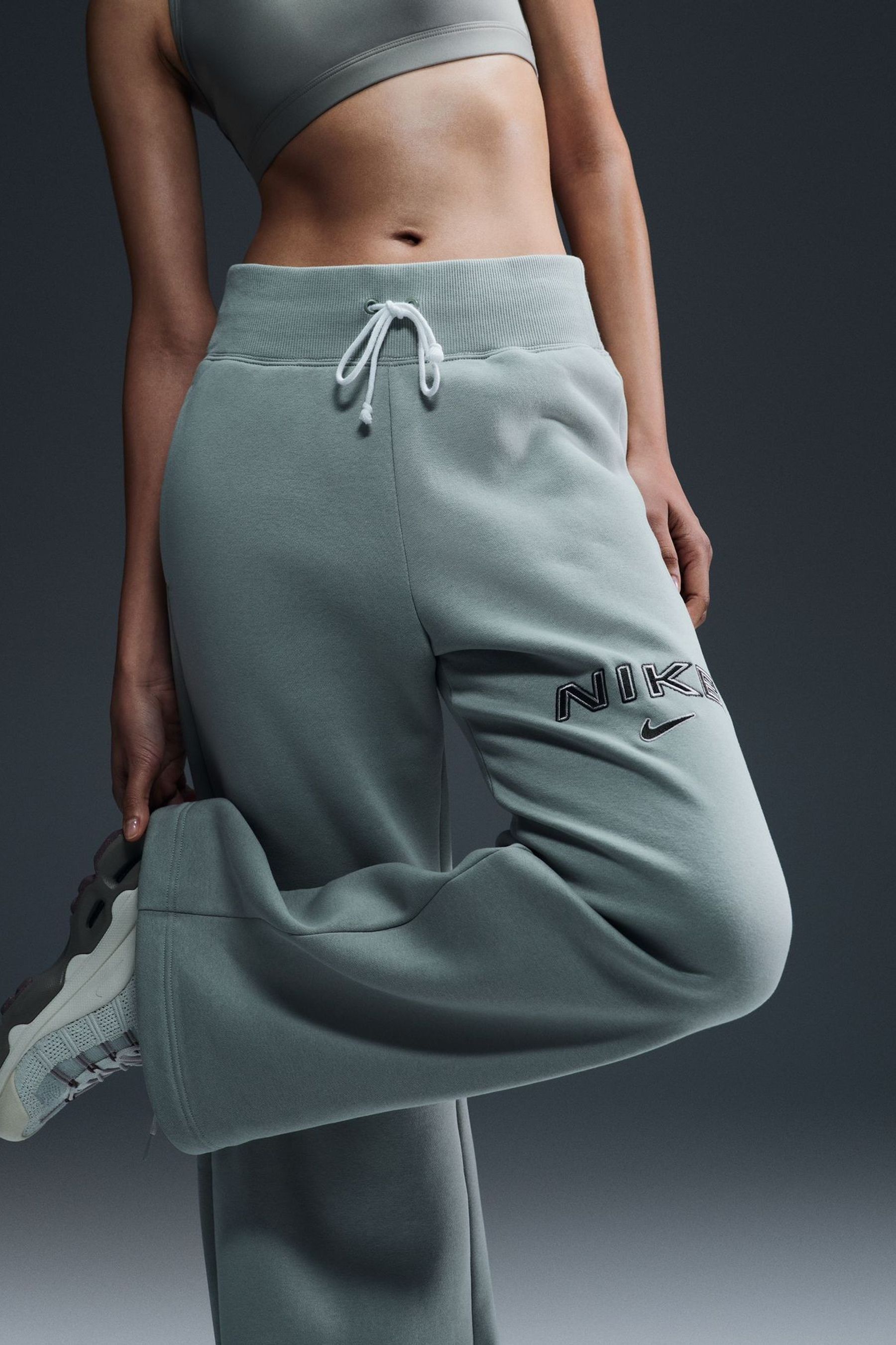 Nike skinny joggers in sage green new arrivals