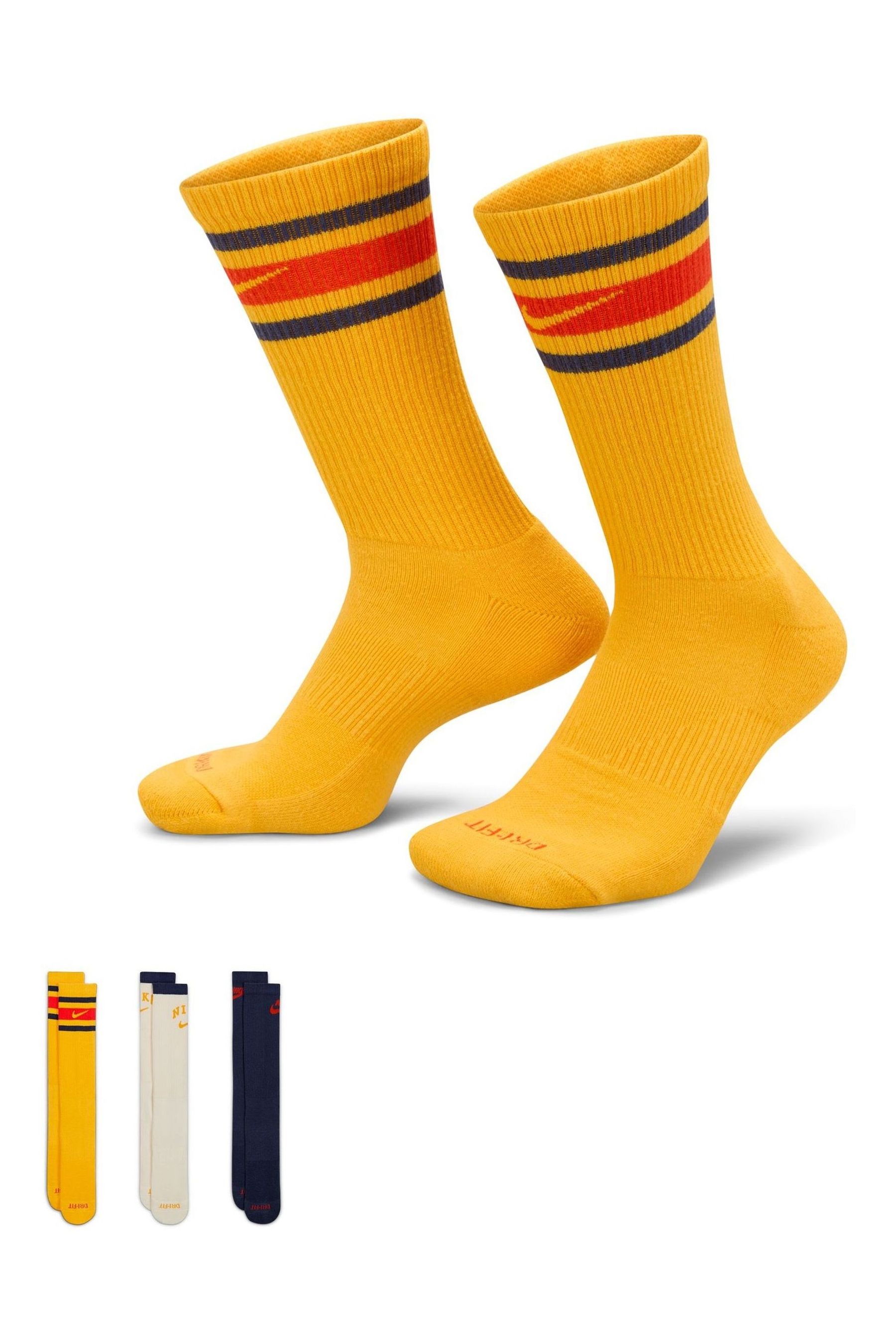 Black and yellow nike socks online