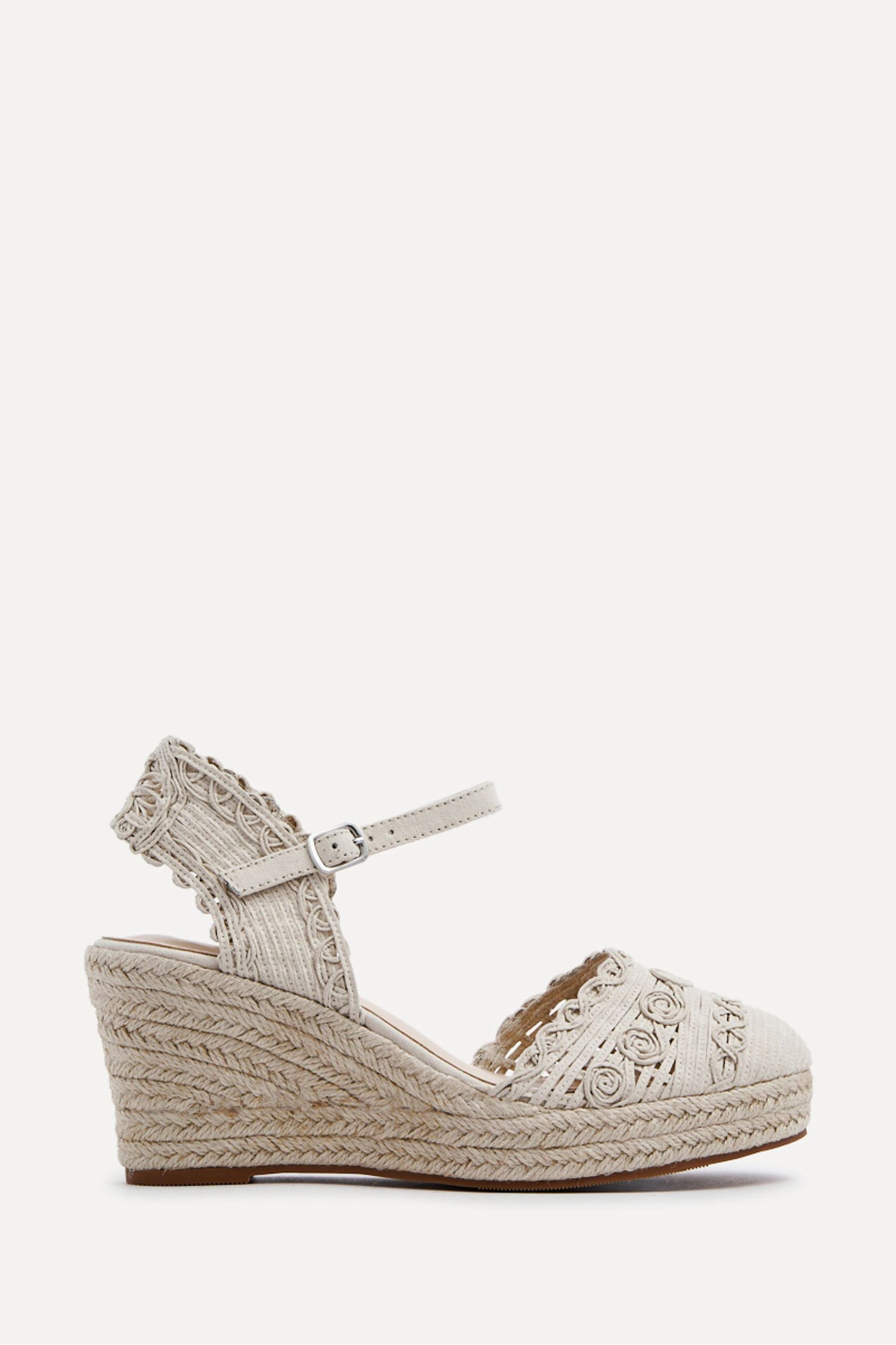 Closed toe wedges uk clearance