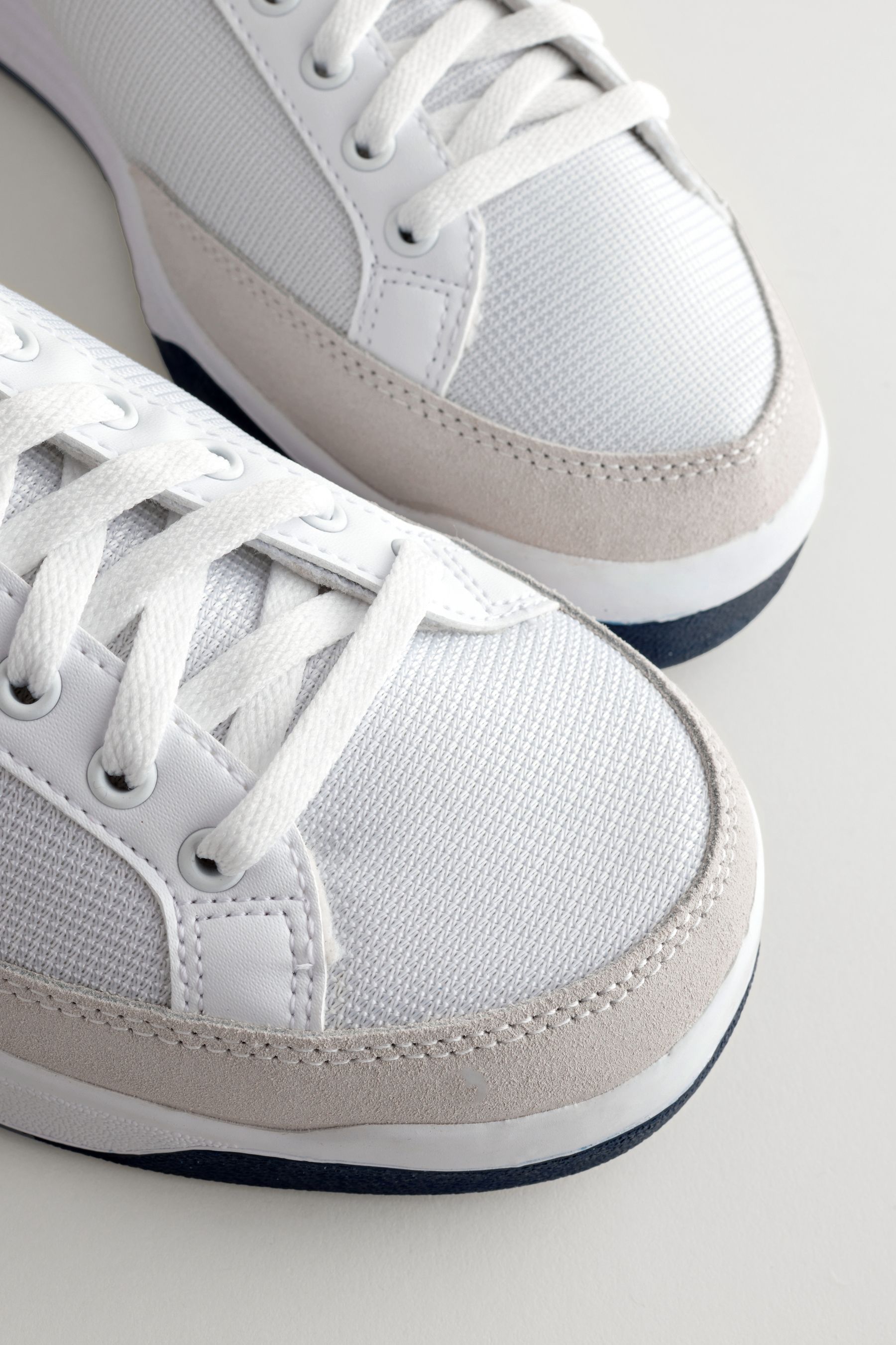 Adidas originals rod laver white top