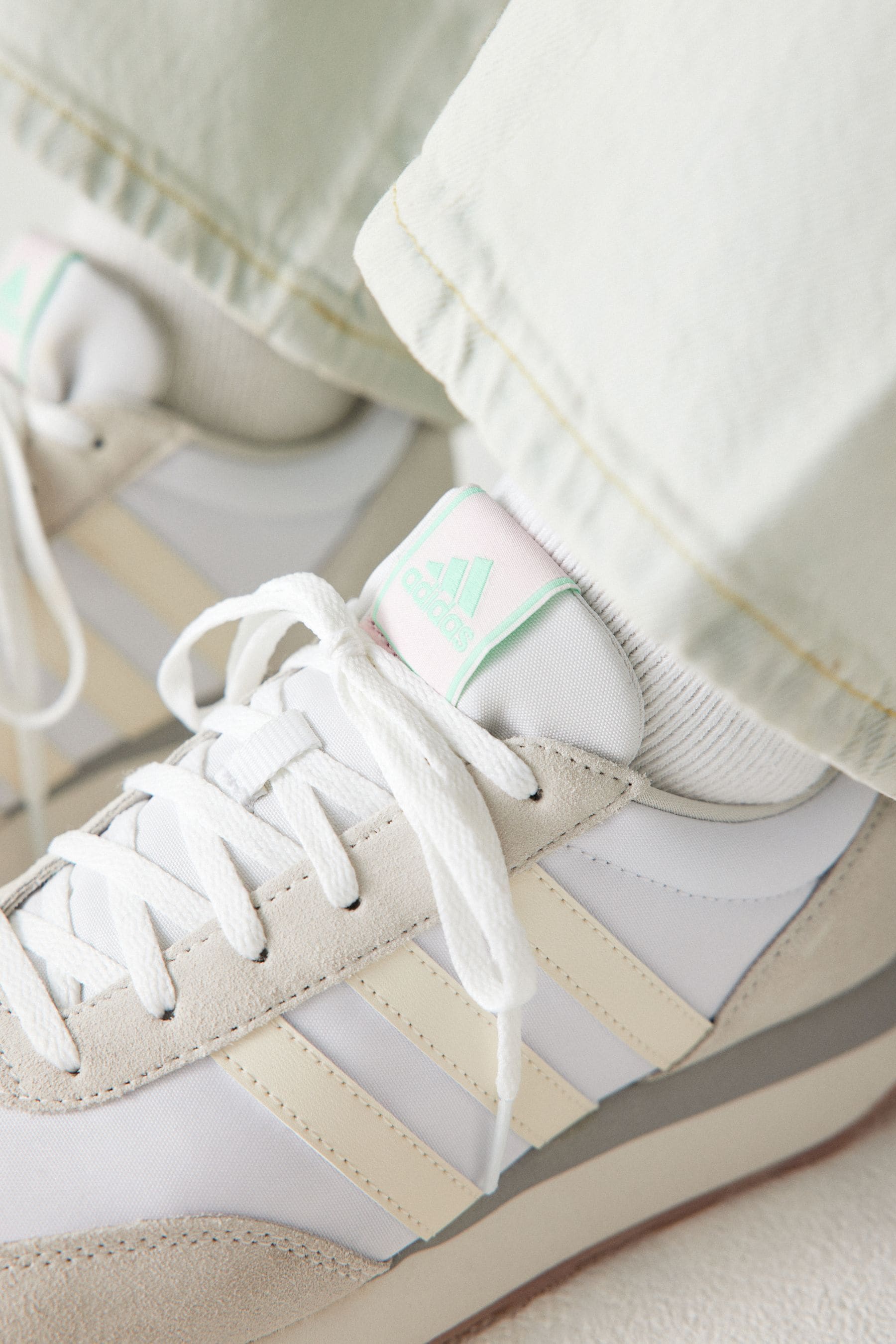 WeiB Adidas Run 60s 3.0 Trainer