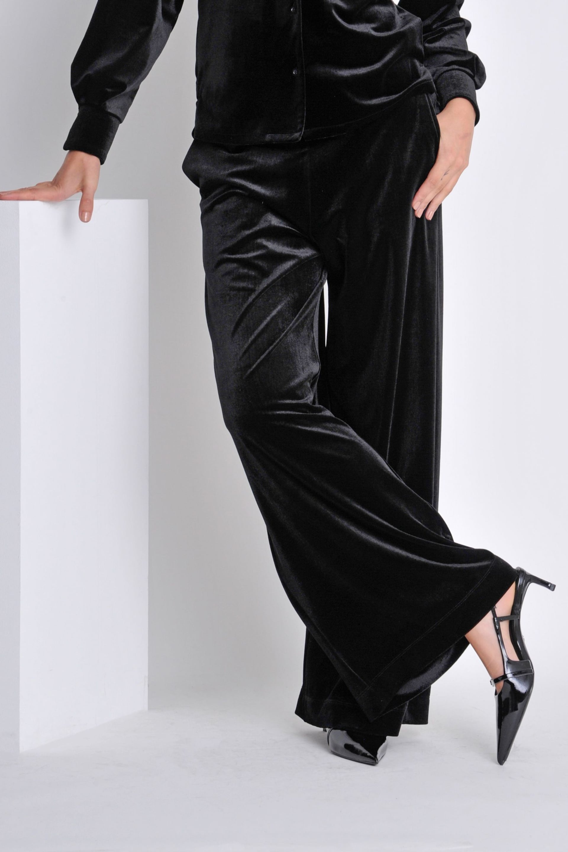 Burgs Womens Malmsmead Wide Leg Velvet Pull on Black Trousers - Image 3 of 5