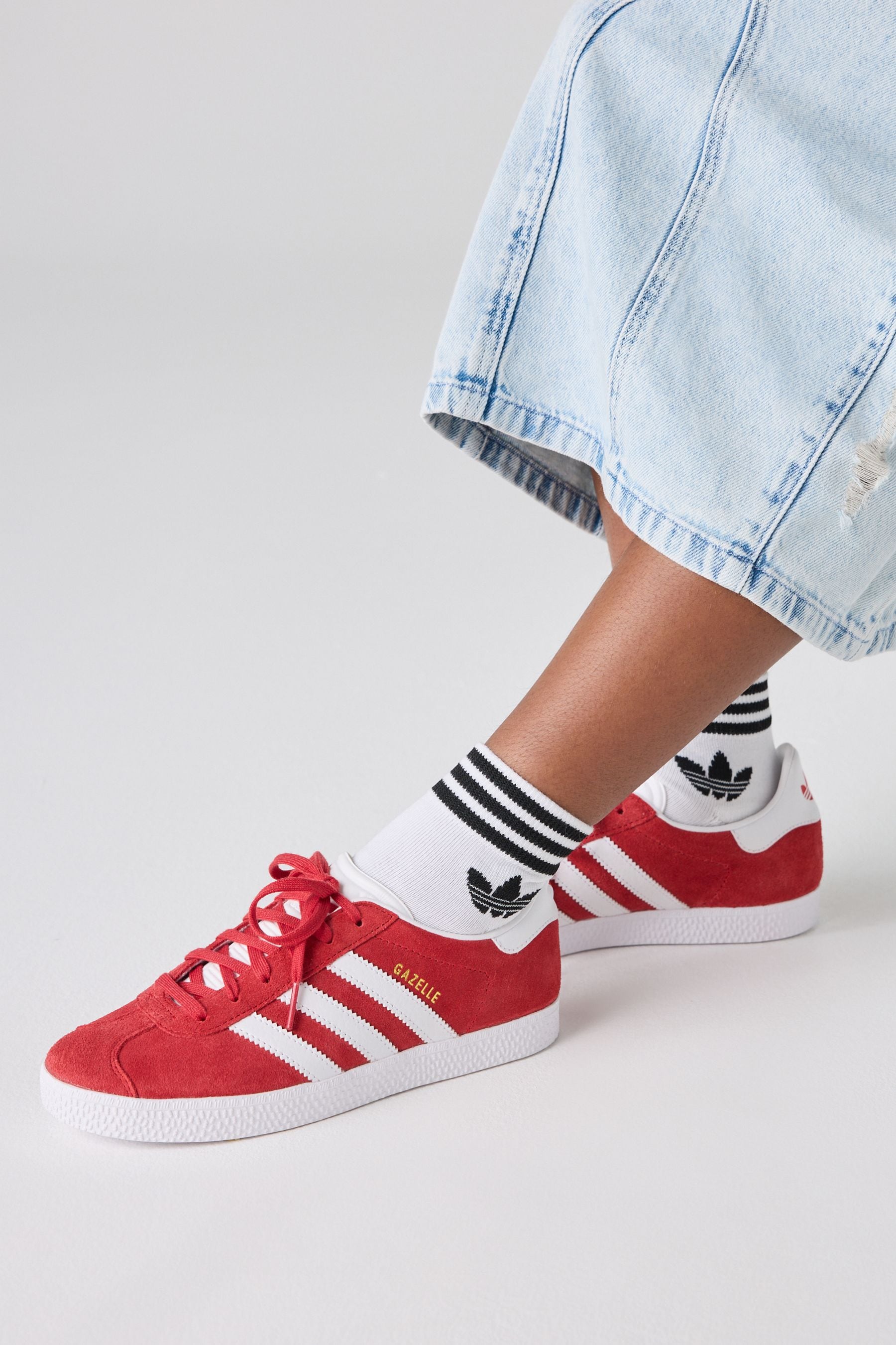 Adidas gazelle trainers red top