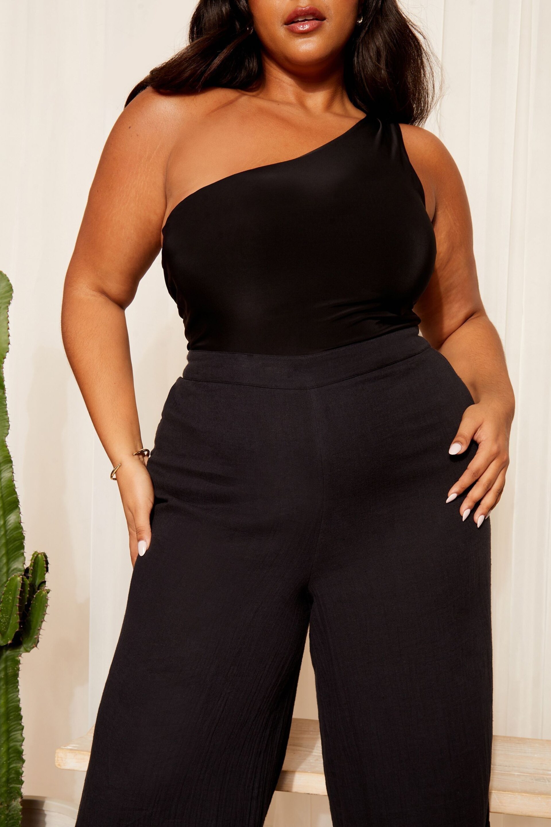 Curves Like These Black Linen Look Wide Leg Trousers - Image 2 of 4
