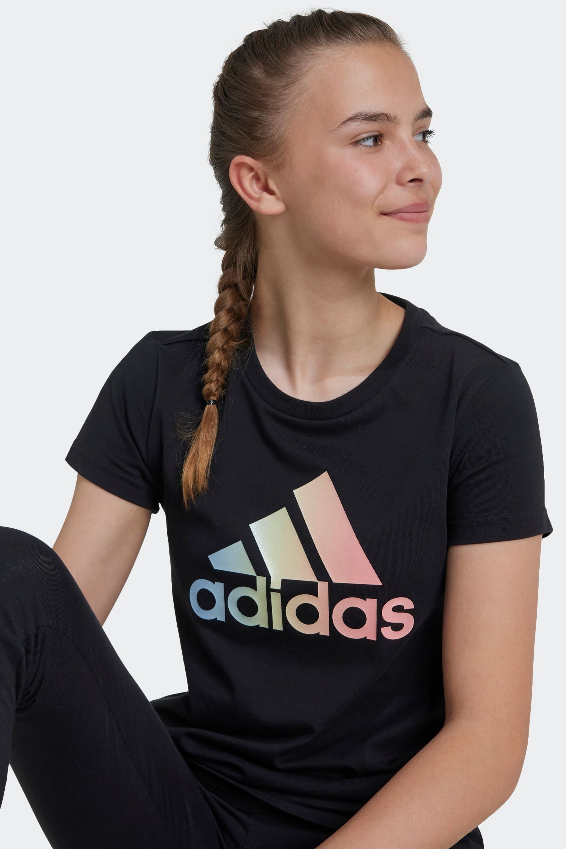 Kaufe Sie Schwarz Adidas Kinder Metallic Print 100 Baumwolle T Shirt bei Next Deutschland