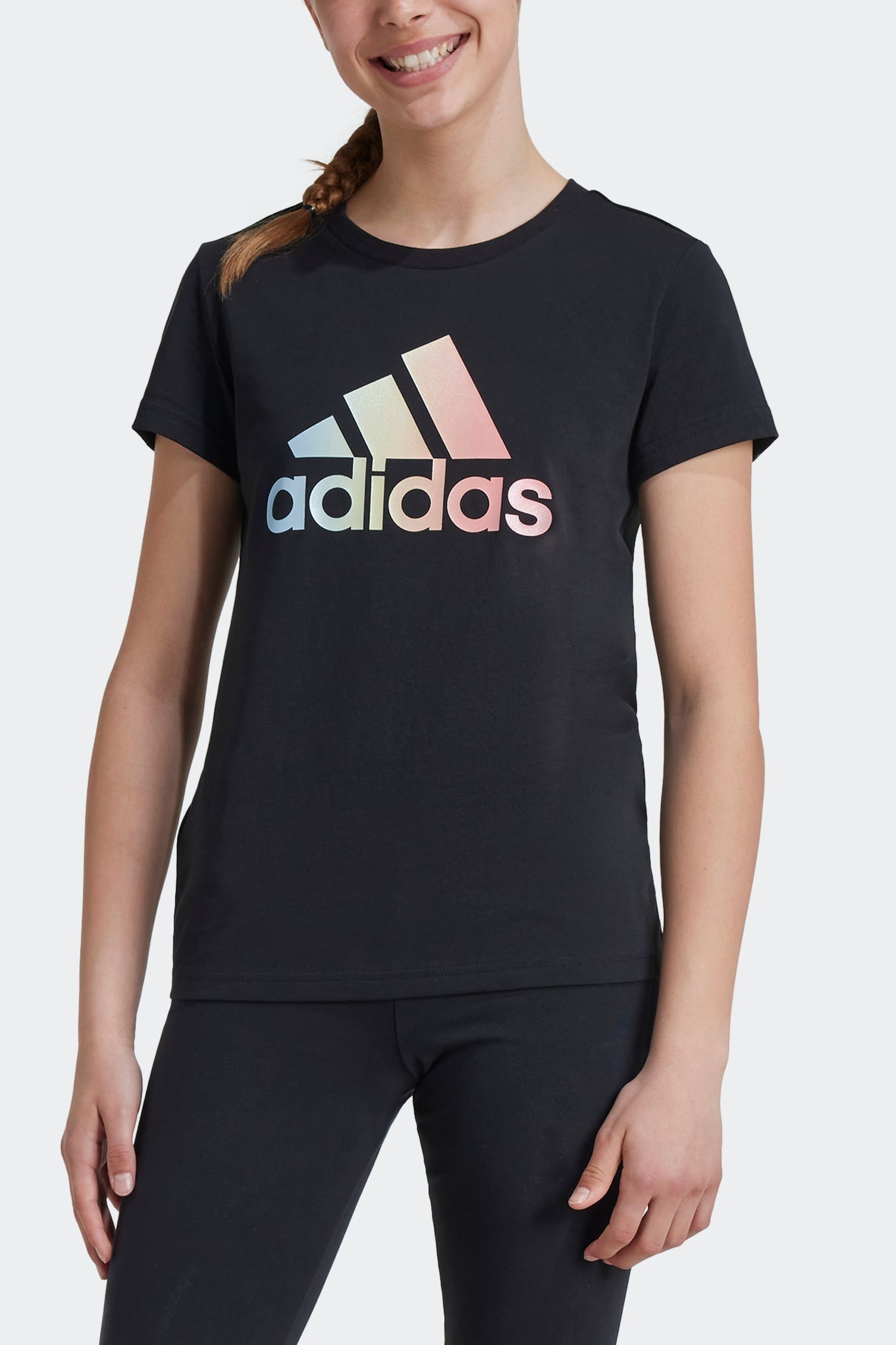 Kaufe Sie Schwarz Adidas Kinder Metallic Print 100 Baumwolle T Shirt bei Next Deutschland