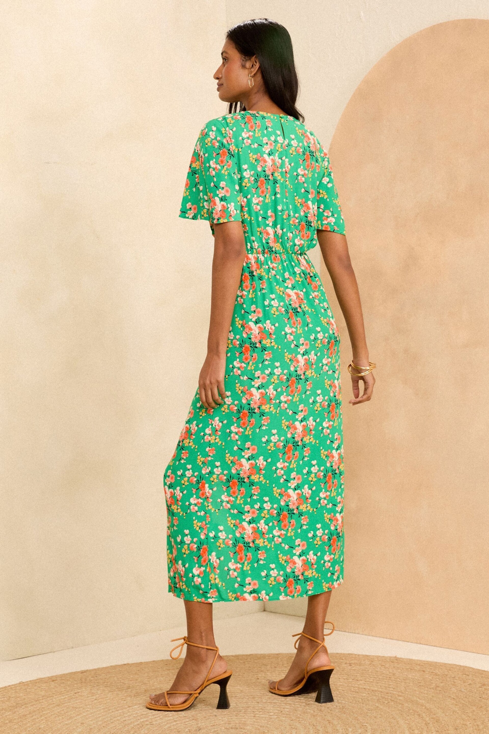 Love & Roses Green Floral Ruched Flutter Sleeve Midi Dress - Image 3 of 4