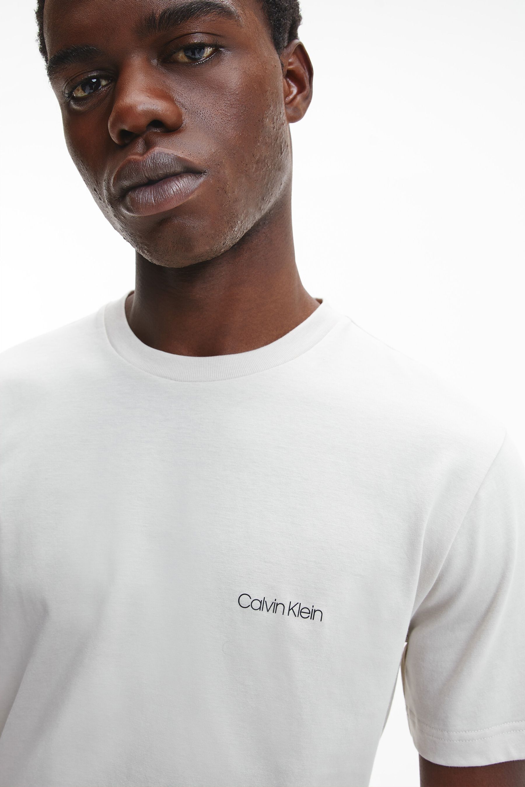 Calvin klein chest logo 2025