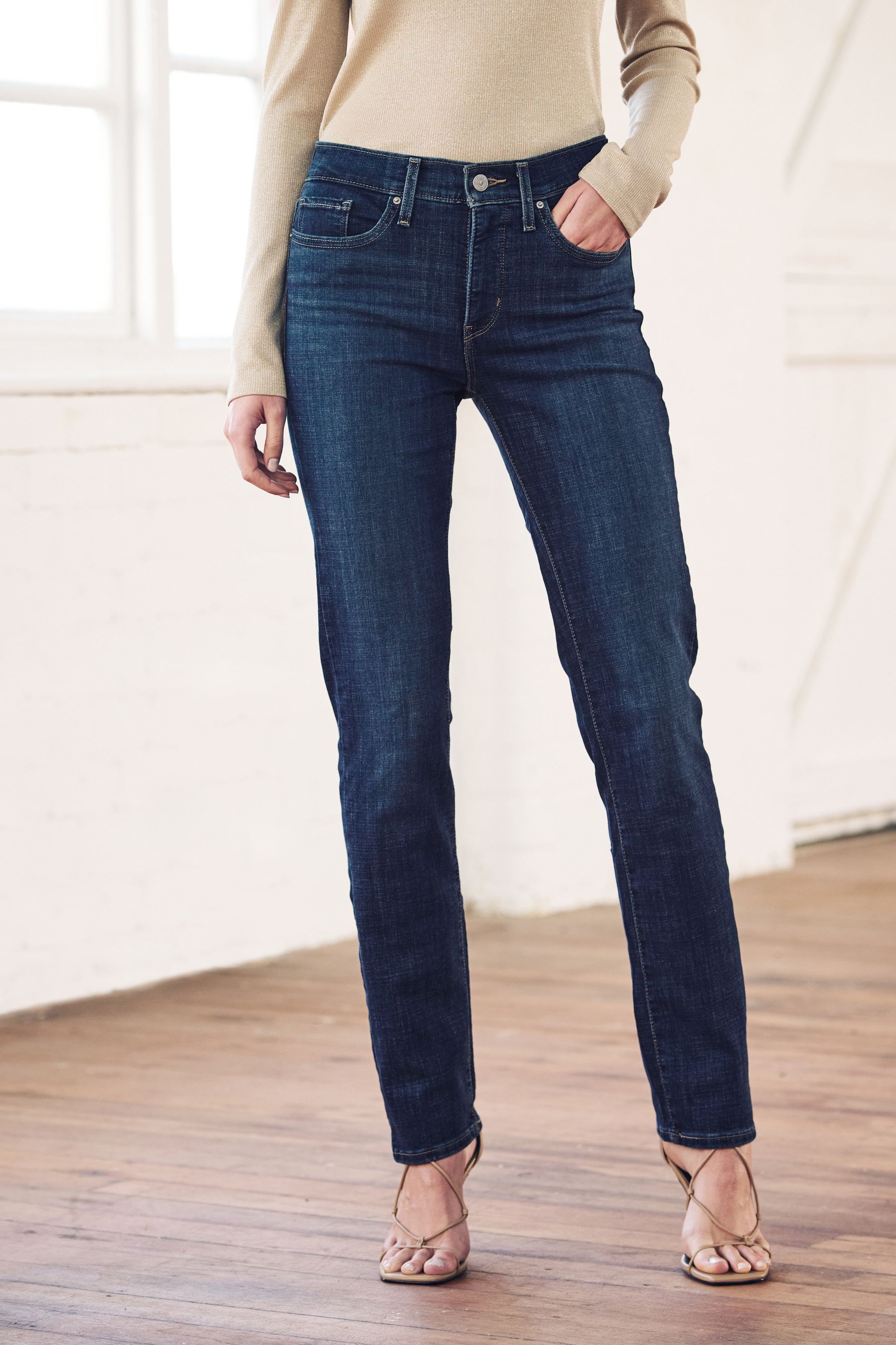 314 levi's shaping straight 2025