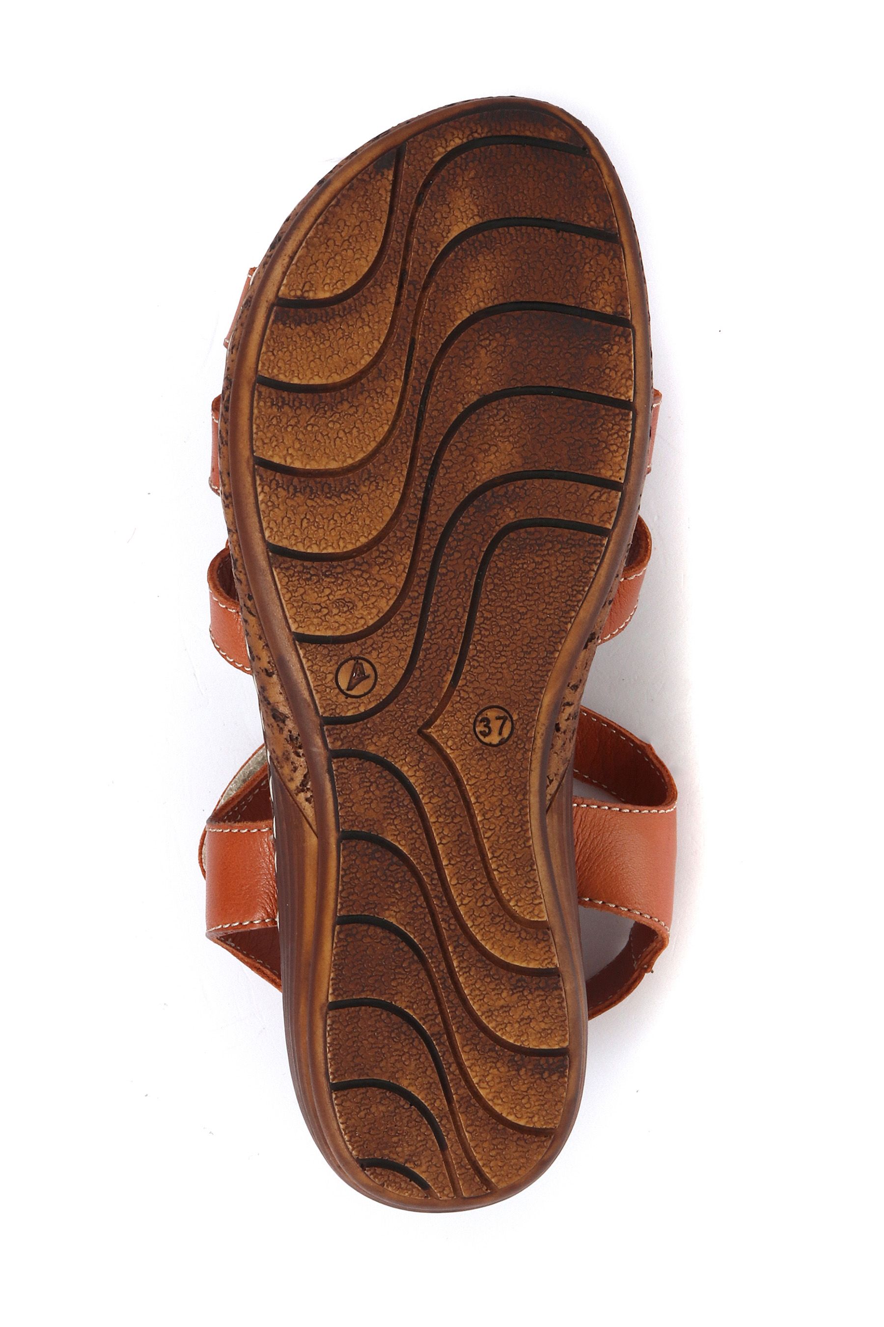 Pavers tan sandals store