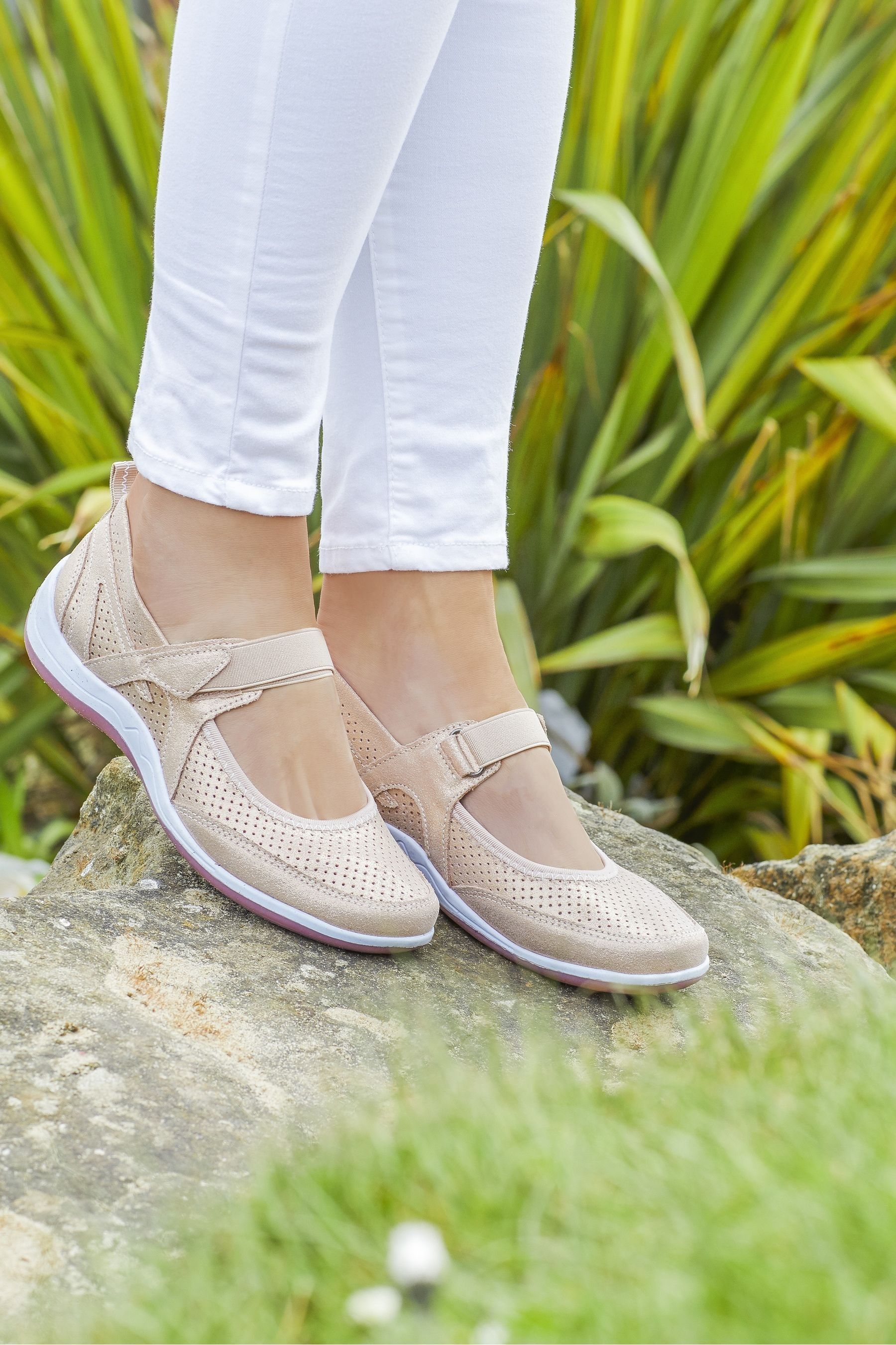 Ladies leather trainers top