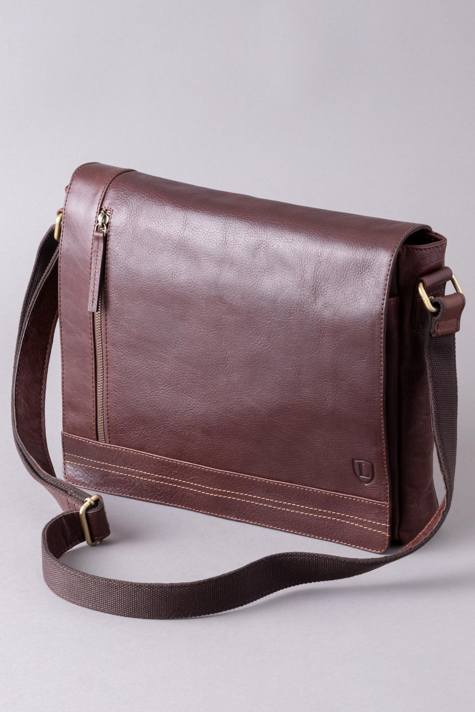 Lakeland Leather Brown Large Keswick Leather Messenger Bag - Image 3 of 4