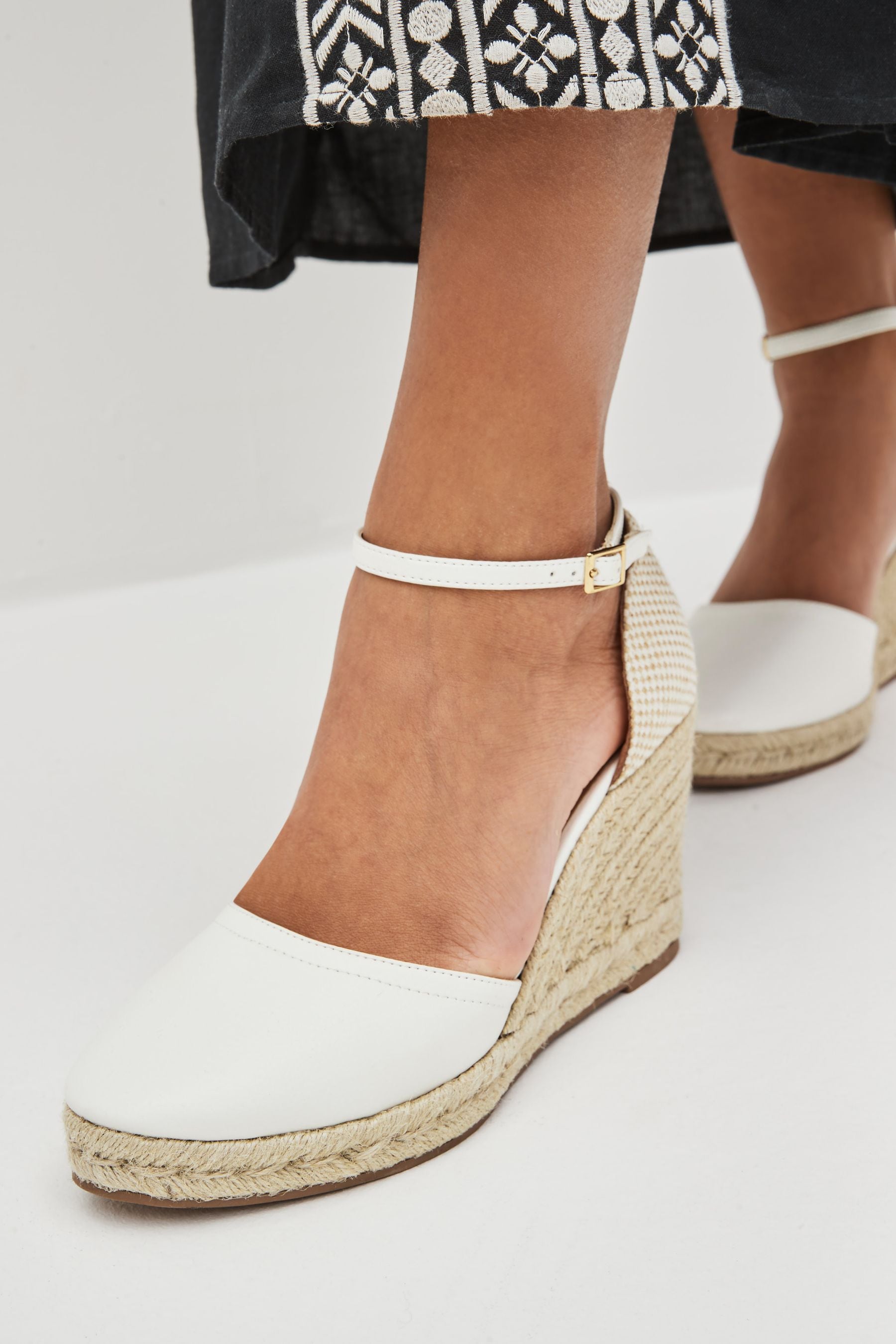 White high wedges 2025