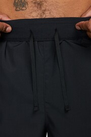 Nike Black 7 Inch Dri-FIT Challenger Unlined Running Shorts - Image 5 of 15