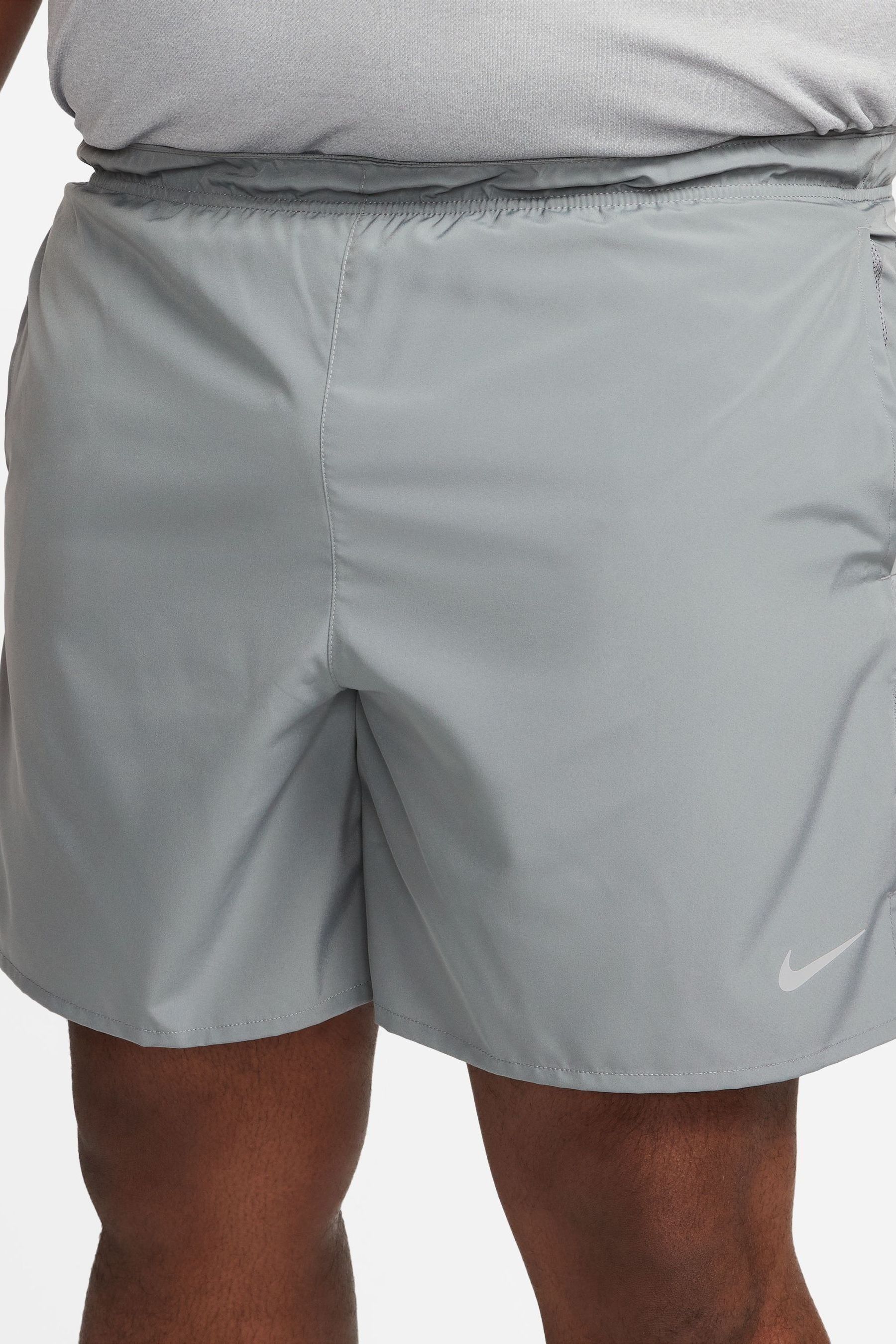 Nike 7 inch challenger shorts mens sale