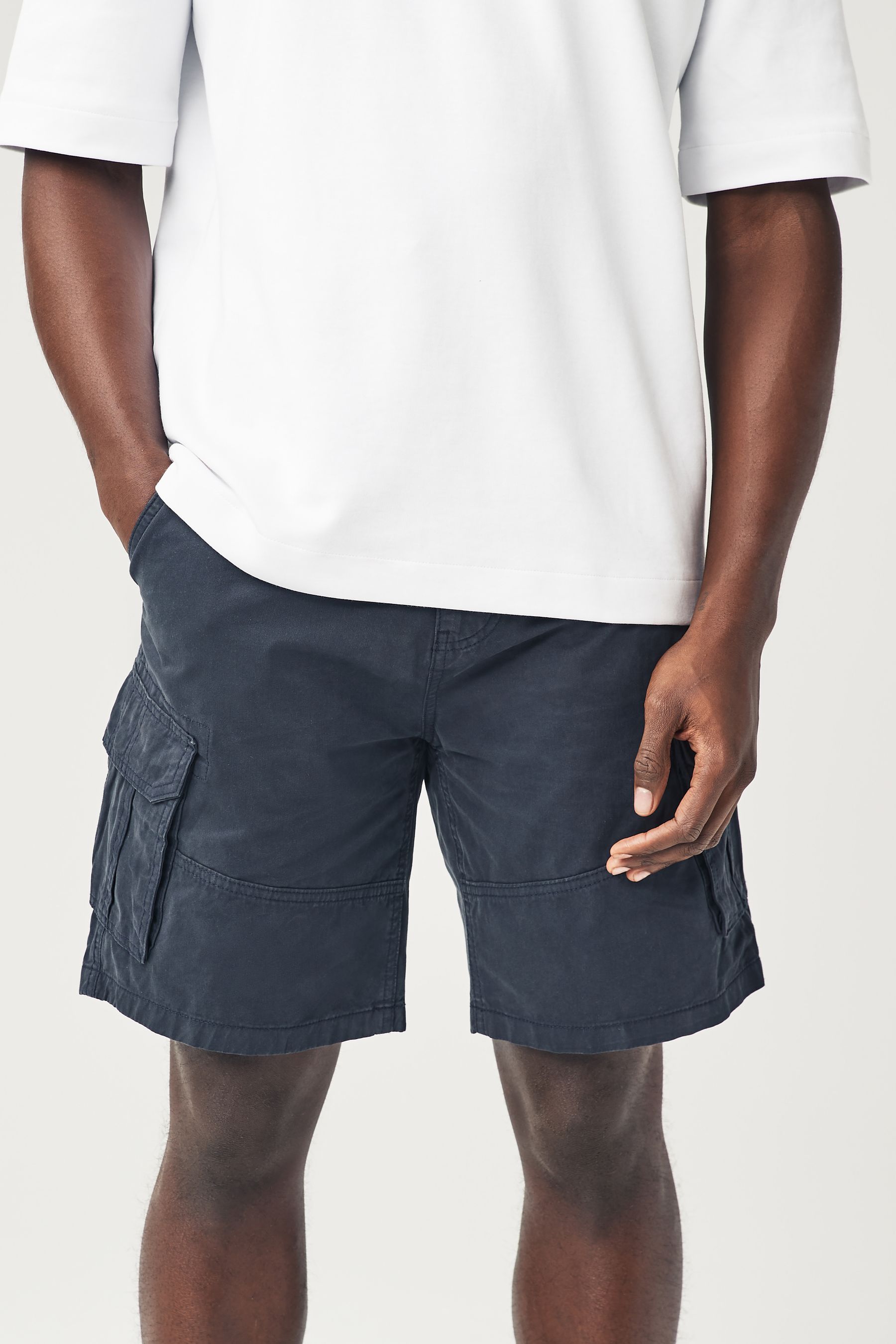 Short cargo bleu marine 2025