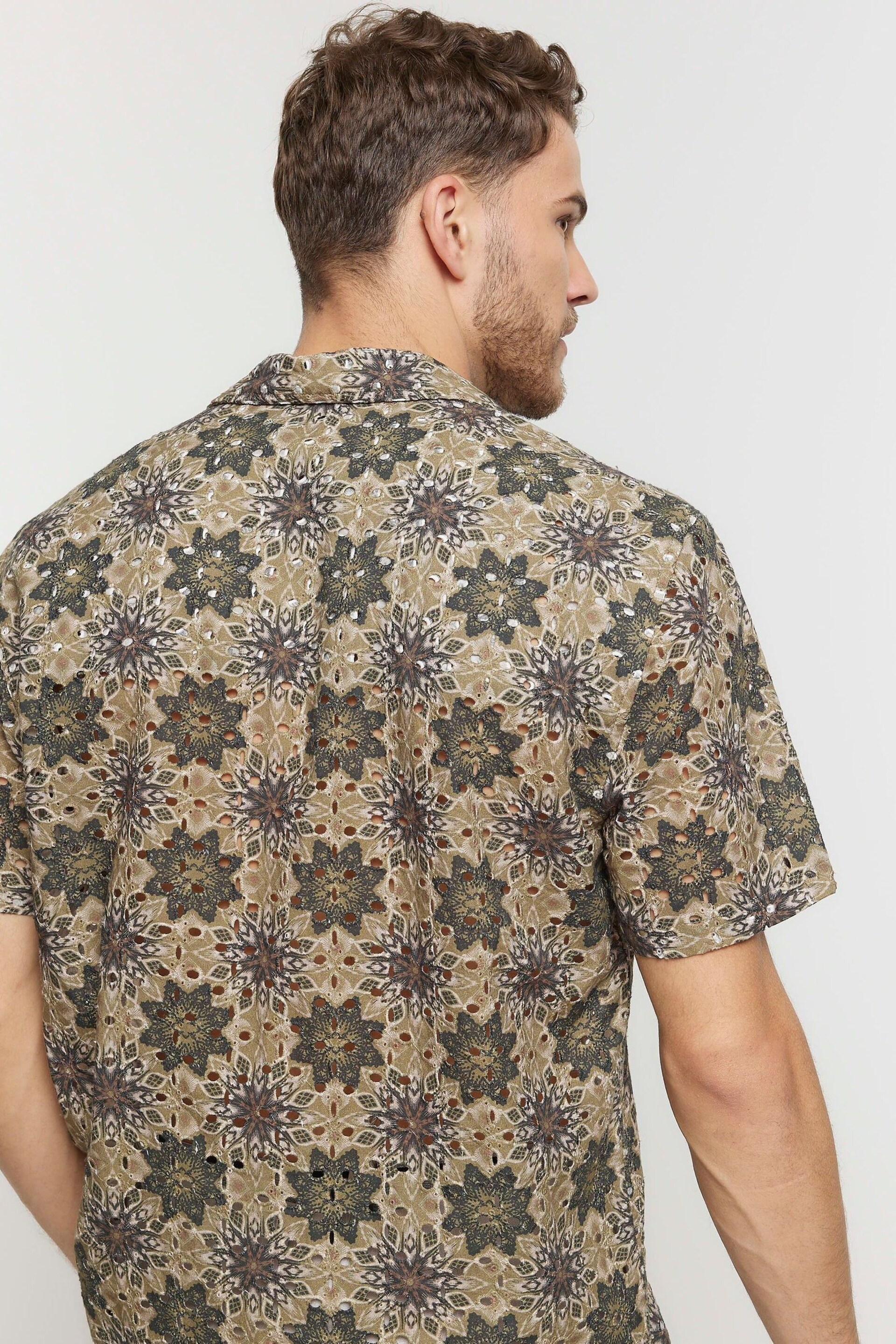 River Island Green Floral Broderie Print Shirt - Image 3 of 4