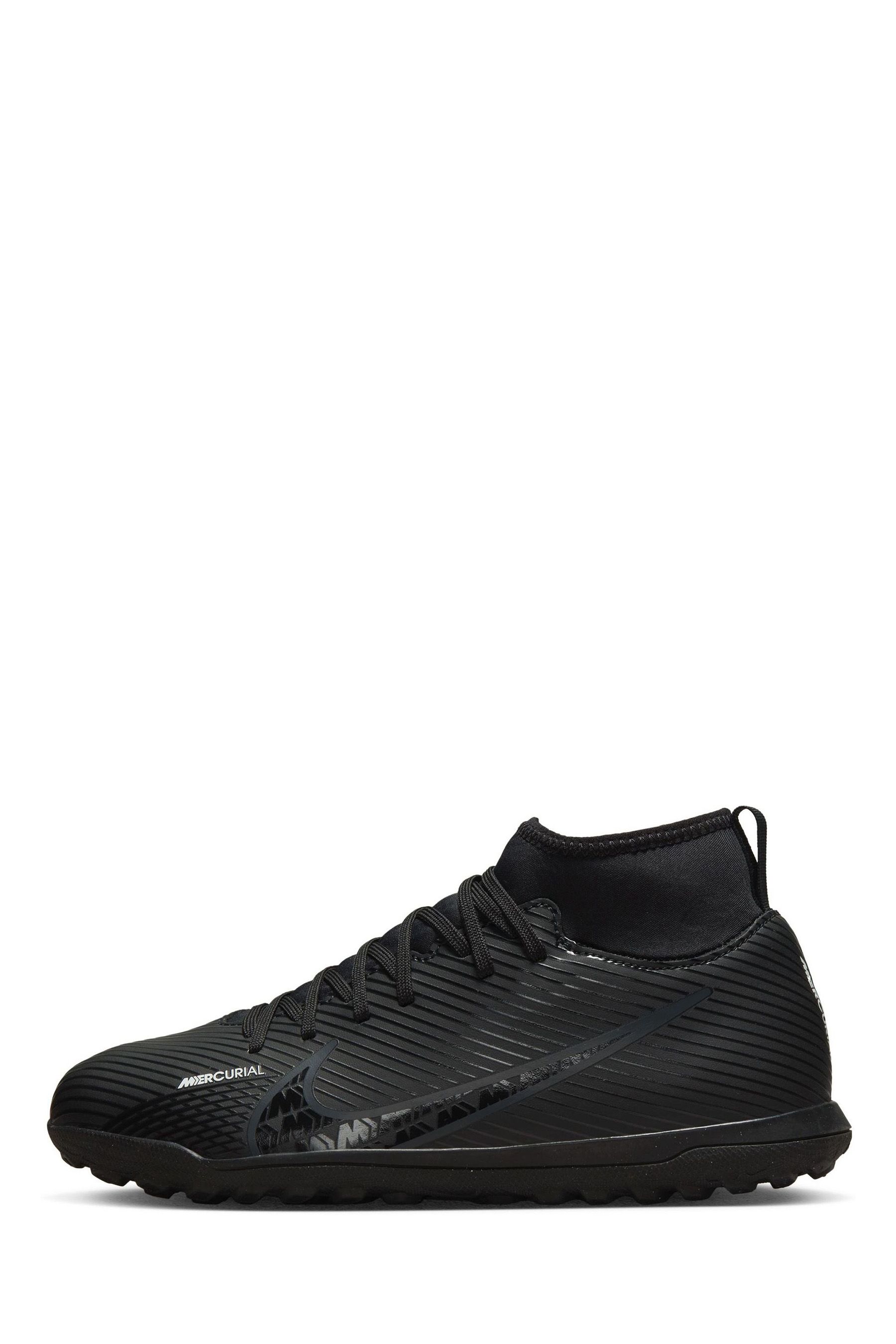 Nike football show cheap